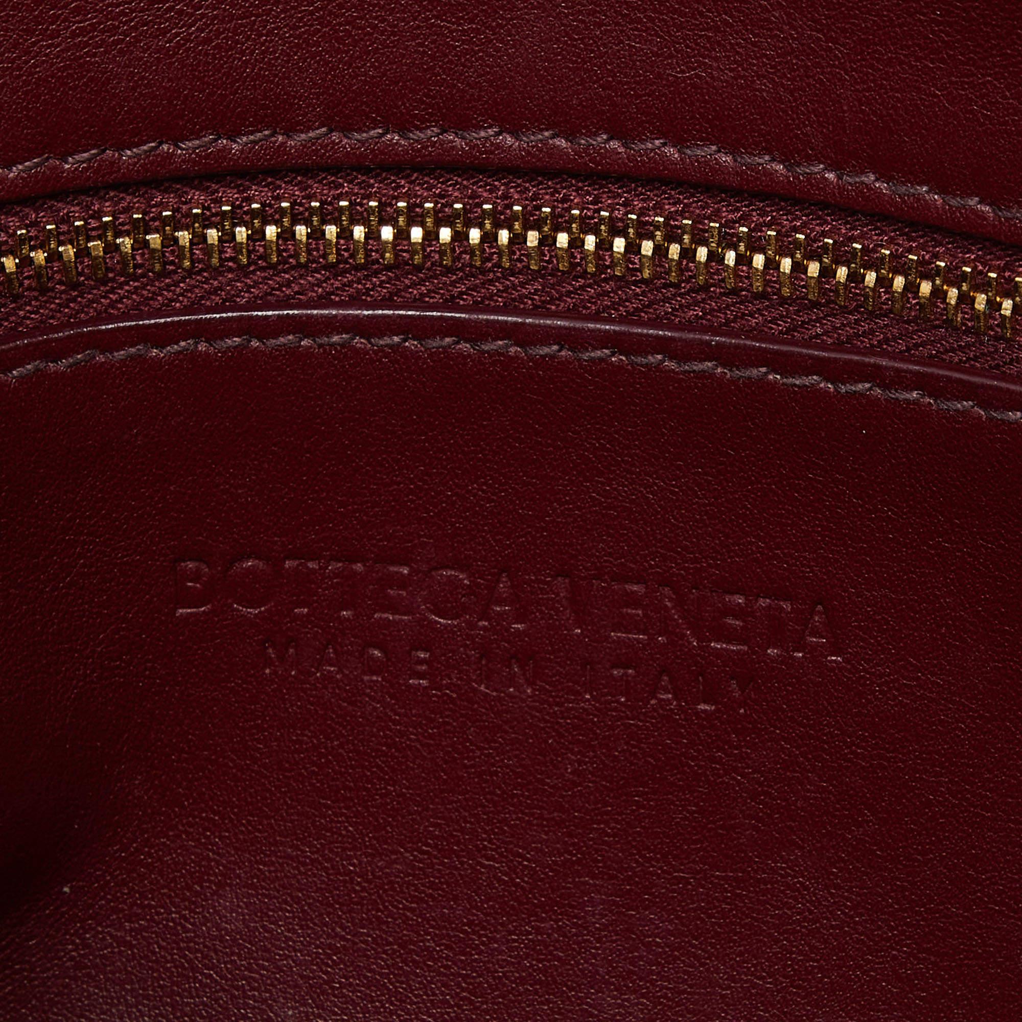 Bottega Veneta Burgundy Intrecciato Leather Nodini Shoulder Bag In Good Condition For Sale In Dubai, Al Qouz 2