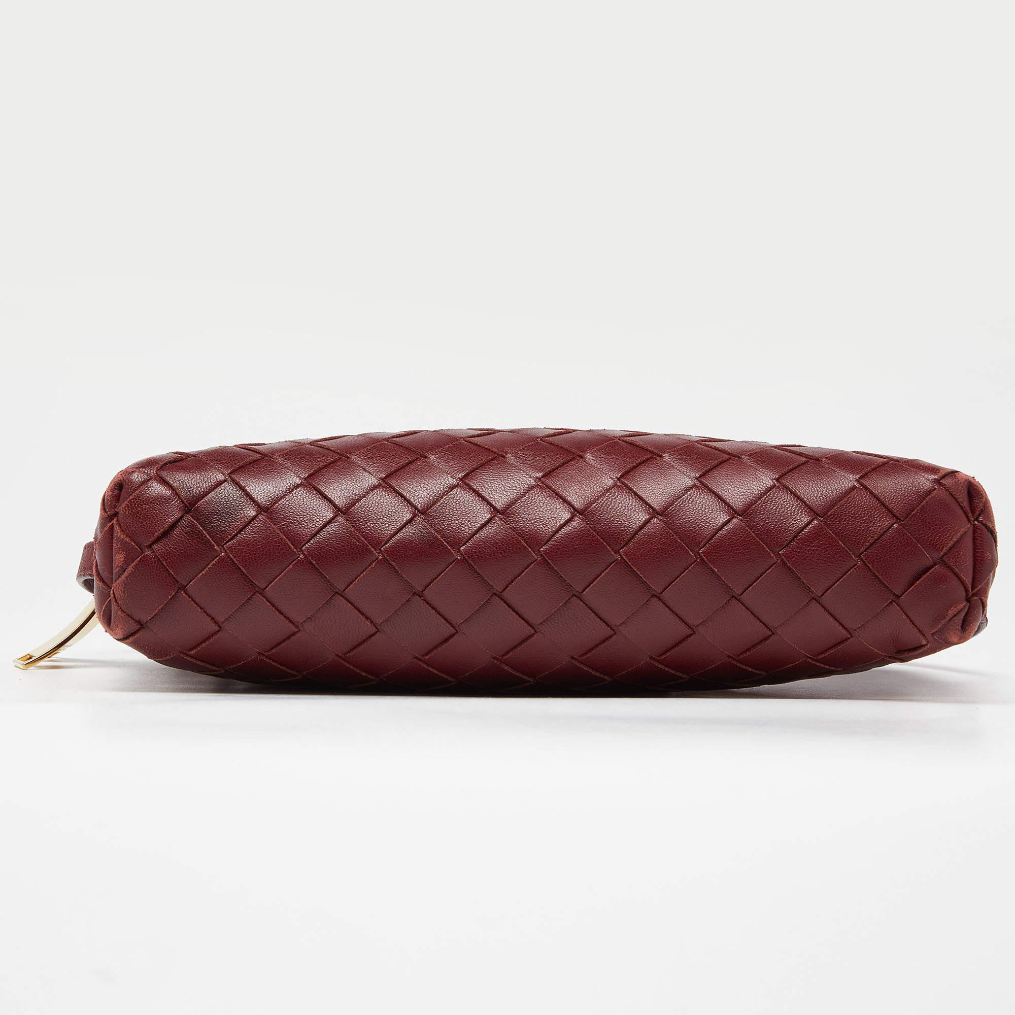 Women's Bottega Veneta Burgundy Intrecciato Leather Nodini Shoulder Bag For Sale