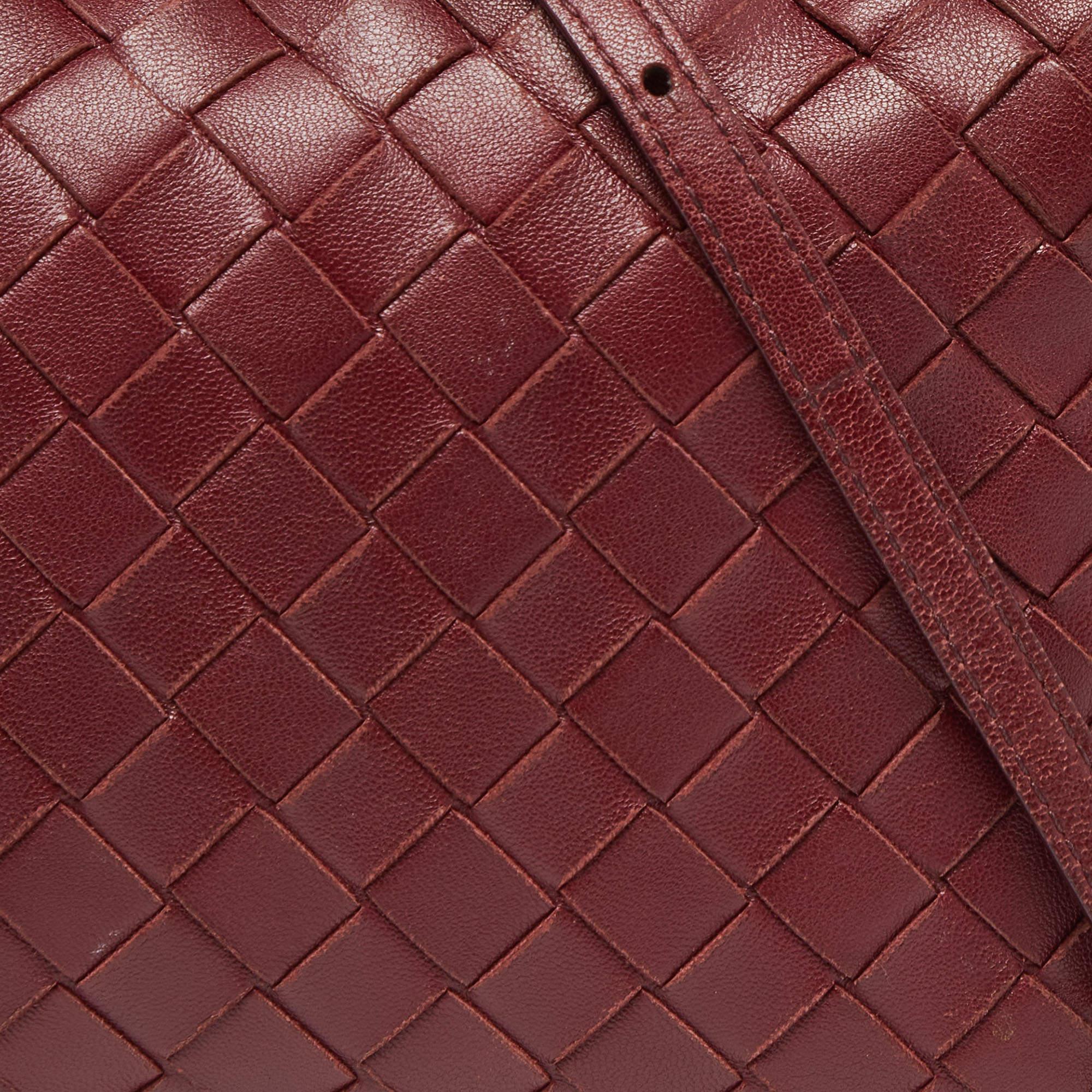 Bottega Veneta Burgundy Intrecciato Leather Nodini Shoulder Bag For Sale 4