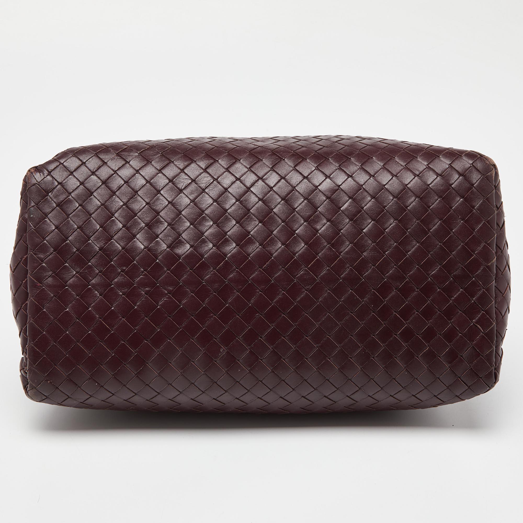 Bottega Veneta - Petit sac cabas Roma en cuir Intrecciato bourgogne en vente 1