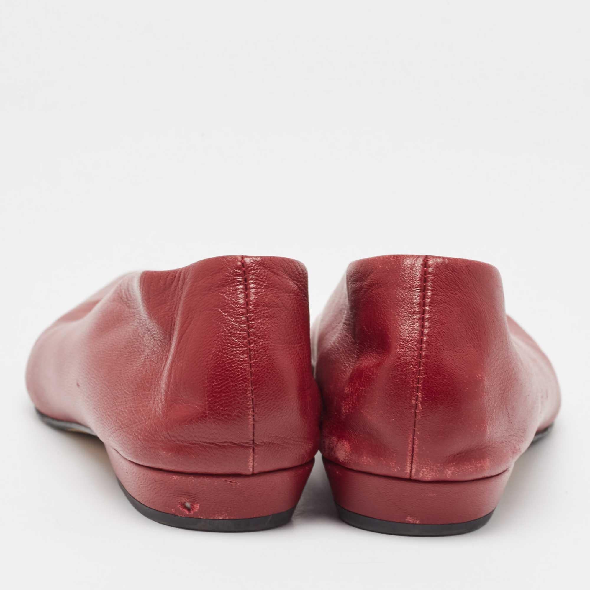 Bottega Veneta Ballerines à bouts arrondis en cuir bordeaux taille 35 Pour femmes en vente