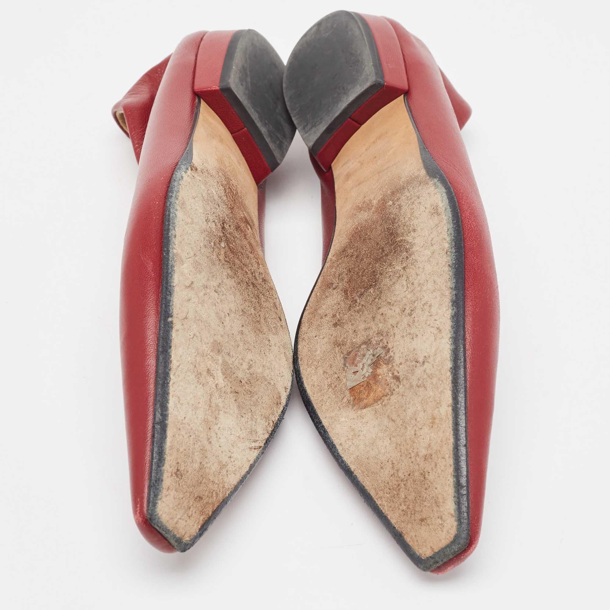Bottega Veneta Ballerines à bouts arrondis en cuir bordeaux taille 35 en vente 1