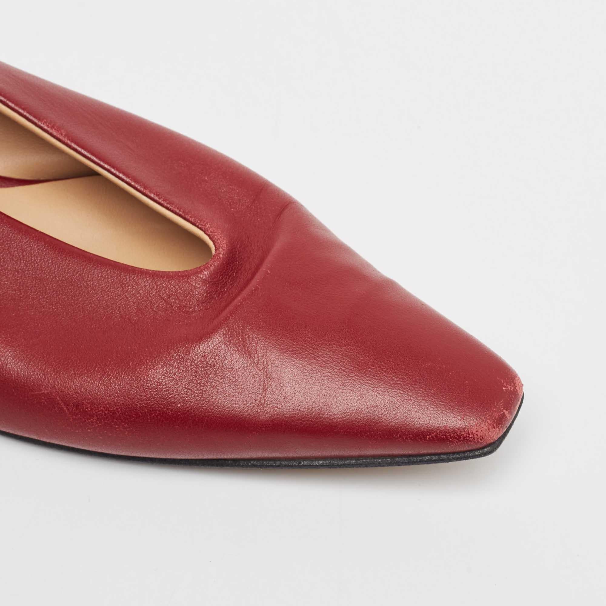Bottega Veneta Ballerines à bouts arrondis en cuir bordeaux taille 35 en vente 3