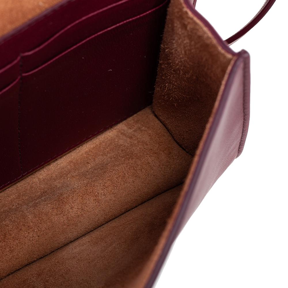 Bottega Veneta Burgundy Leather Mini Cassette Crossbody Bag In Good Condition In Dubai, Al Qouz 2
