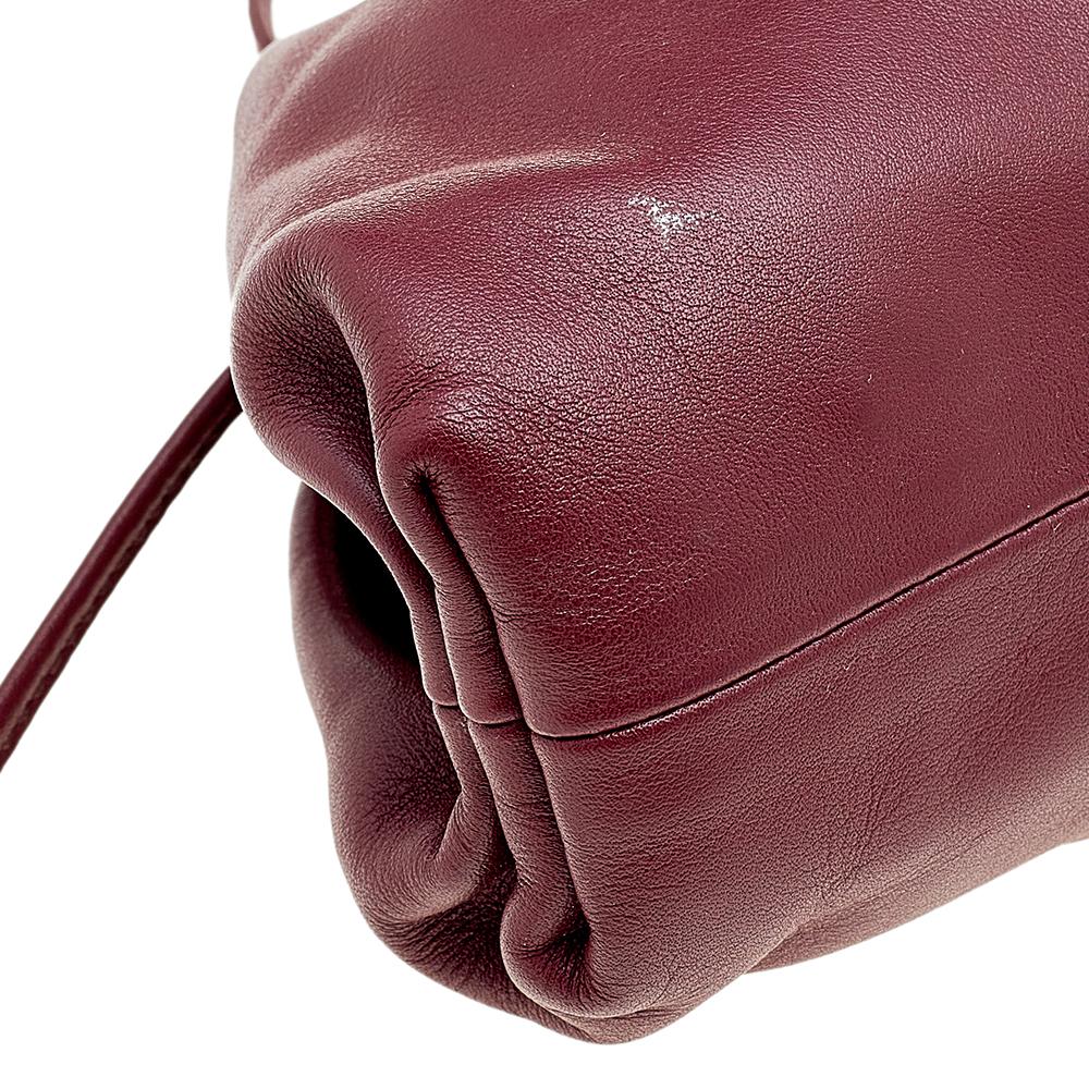 Bottega Veneta Burgundy Leather Mini Pouch Clutch In Good Condition In Dubai, Al Qouz 2