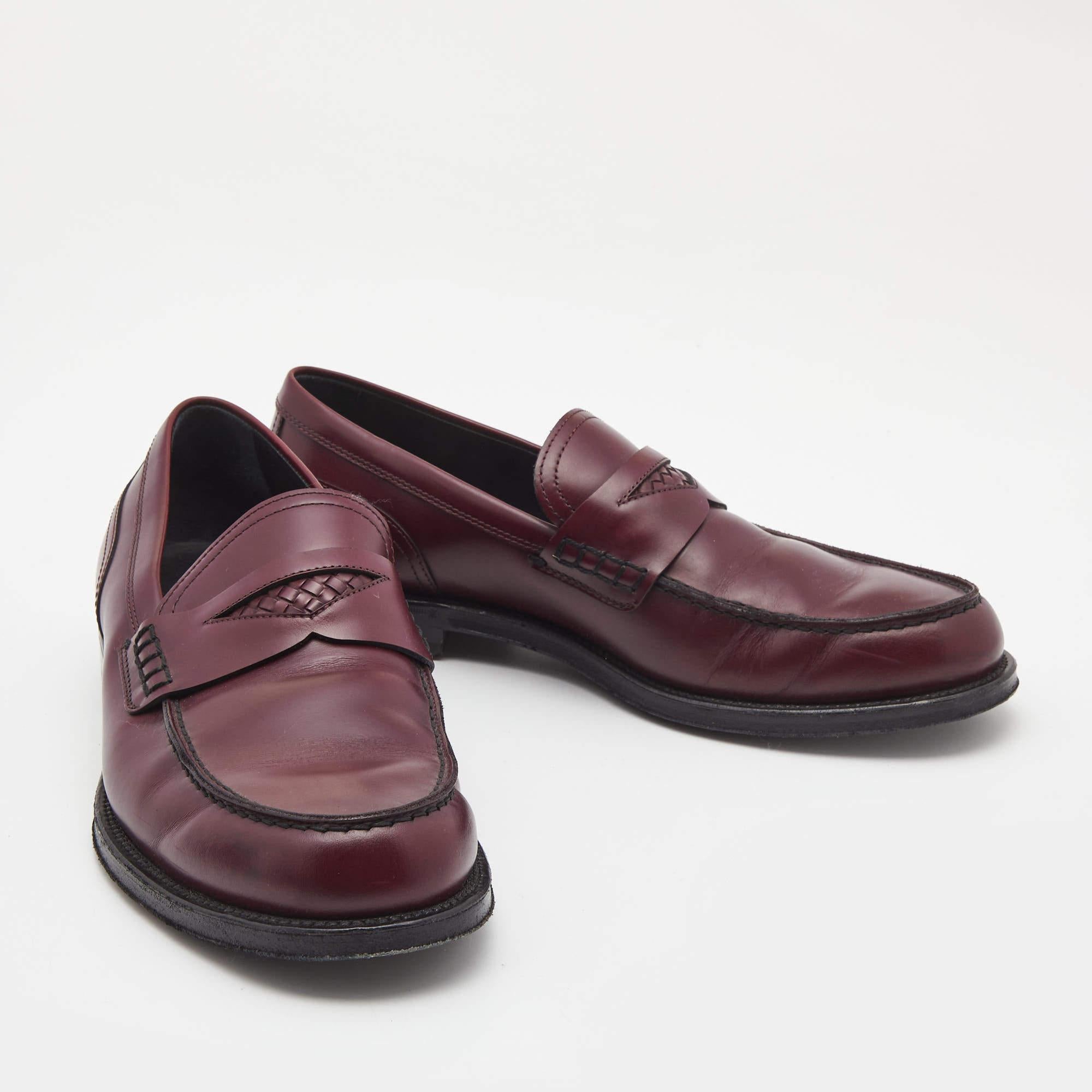 Bottega Veneta Burgundy Leather Slip On Loafers Size 41.5 In Good Condition In Dubai, Al Qouz 2