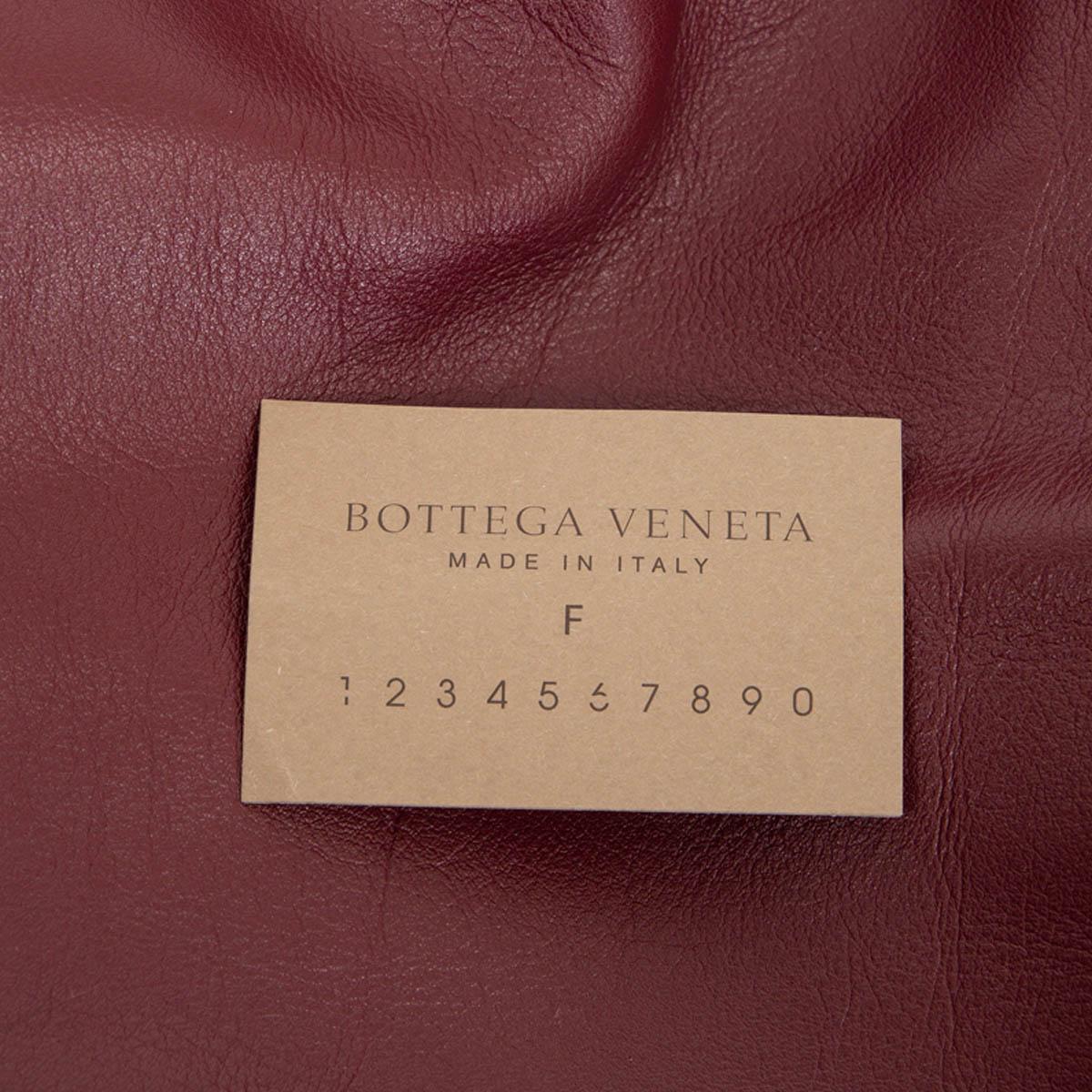 Women's BOTTEGA VENETA burgundy leather THE POUCH OVERSIZED Clutch Bag Bordeaux
