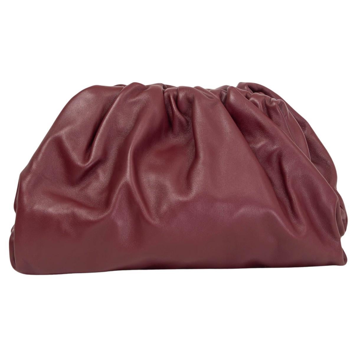 Onderdrukken Watt lucht BOTTEGA VENETA burgundy leather THE POUCH OVERSIZED Clutch Bag Bordeaux For  Sale at 1stDibs