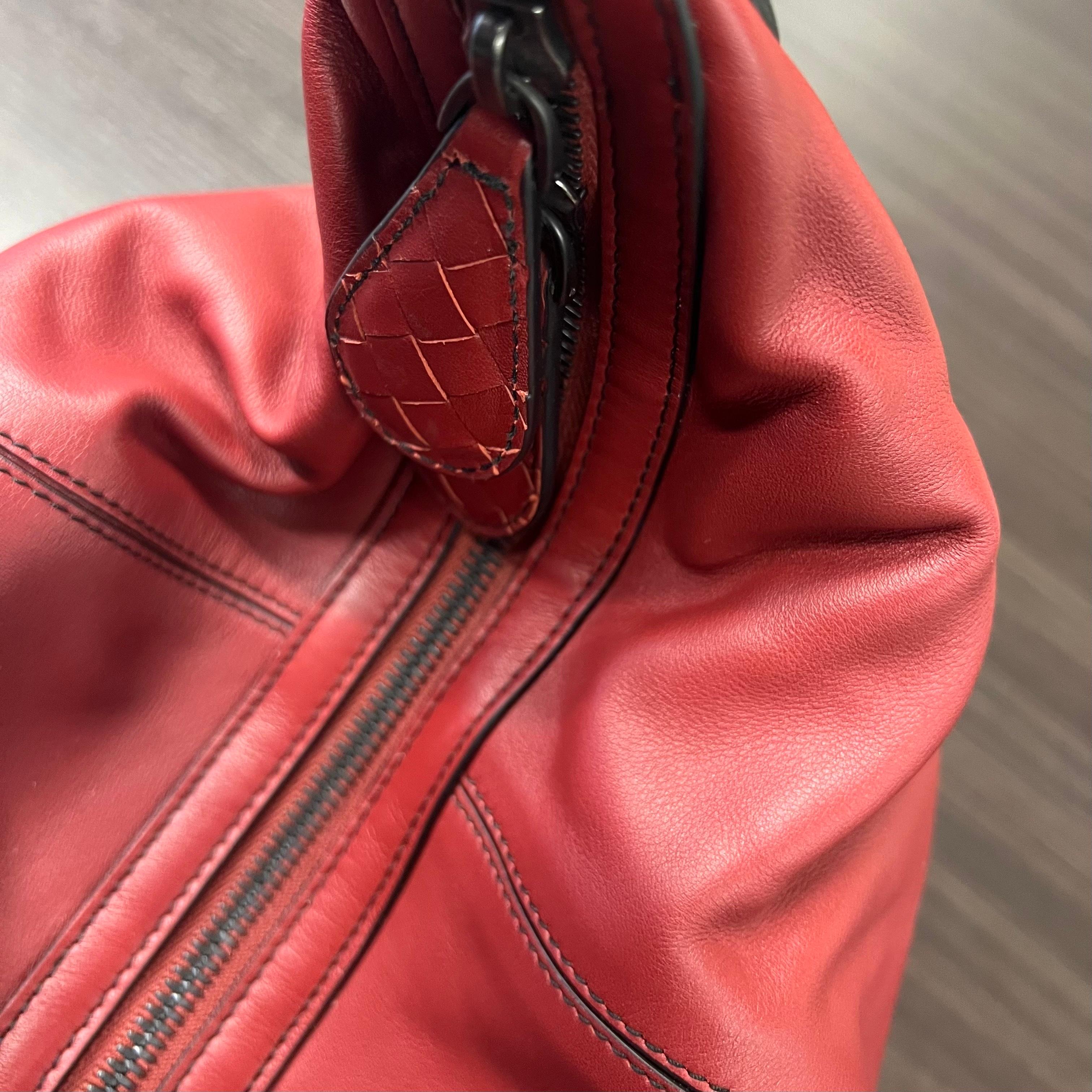Bottega Veneta Burgundy Red Leather Ladies Hobo Shoulder Bag  In Excellent Condition In New York, NY
