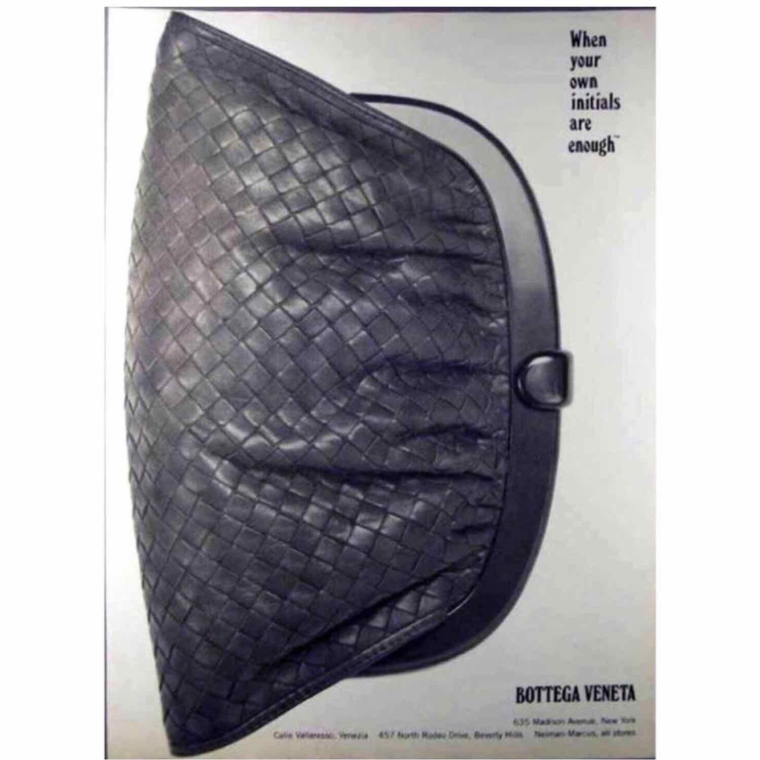 The Bottega Veneta intrecciato weave has and will always be an iconic staple of leather and luxury. The less-is-more approach allows the design to speak for itself and ensures that it is both fashion-forward and functional. Made in a supple,