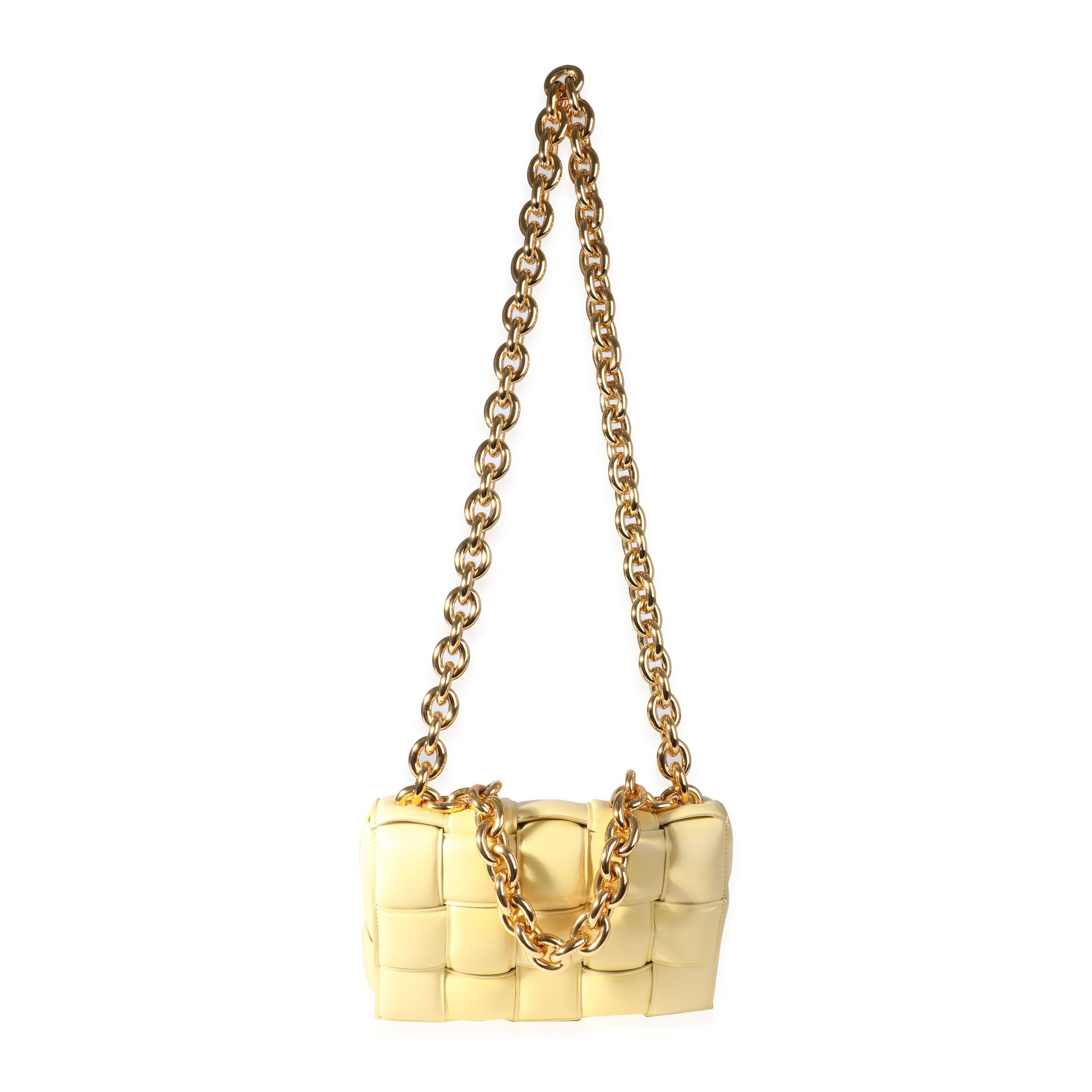 Titolo dell'elenco: Borsa Bottega Veneta Butter Maxi Intrecciato in pelle con catena a cassetta
SKU: 118251
MSRP: 4500.00
Condizioni: Usato (3000)
Condizioni della borsa: Molto buono
Commenti sulle condizioni: Condizioni molto buone. Leggeri segni