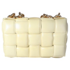 Bottega Veneta Butter Maxi Intrecciato Borsa a cassetta in pelle con catena