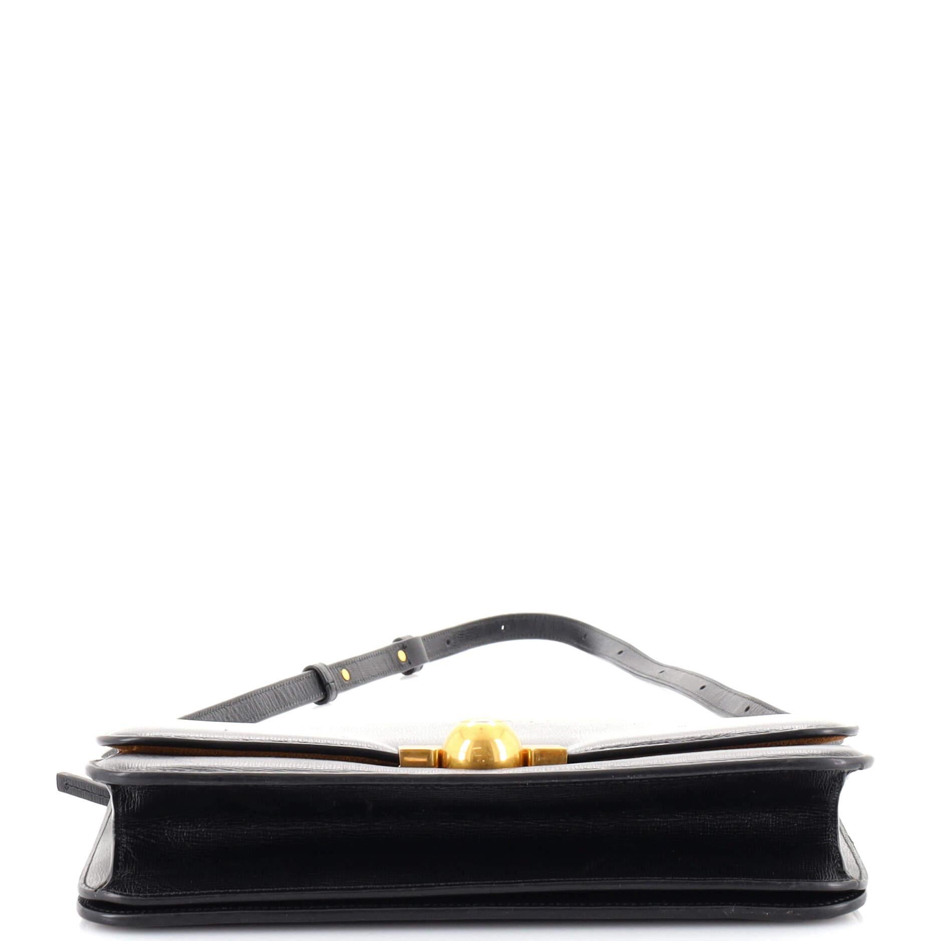 Sac classique Bottega Veneta BV en cuir de veau lisse Moyen Bon état à NY, NY