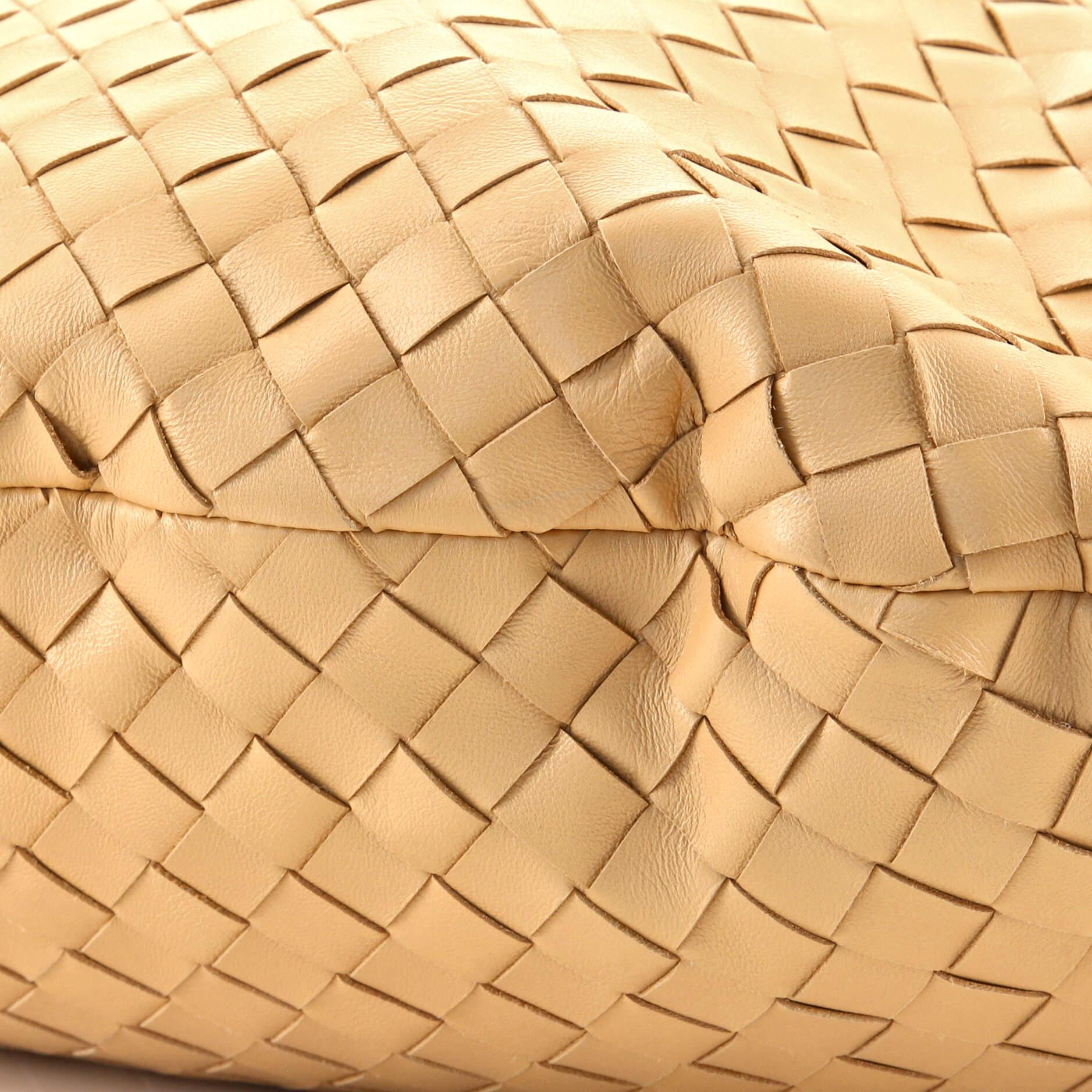 Bottega Veneta BV Jodie Hobo Intrecciato Nappa Maxi In Good Condition In NY, NY