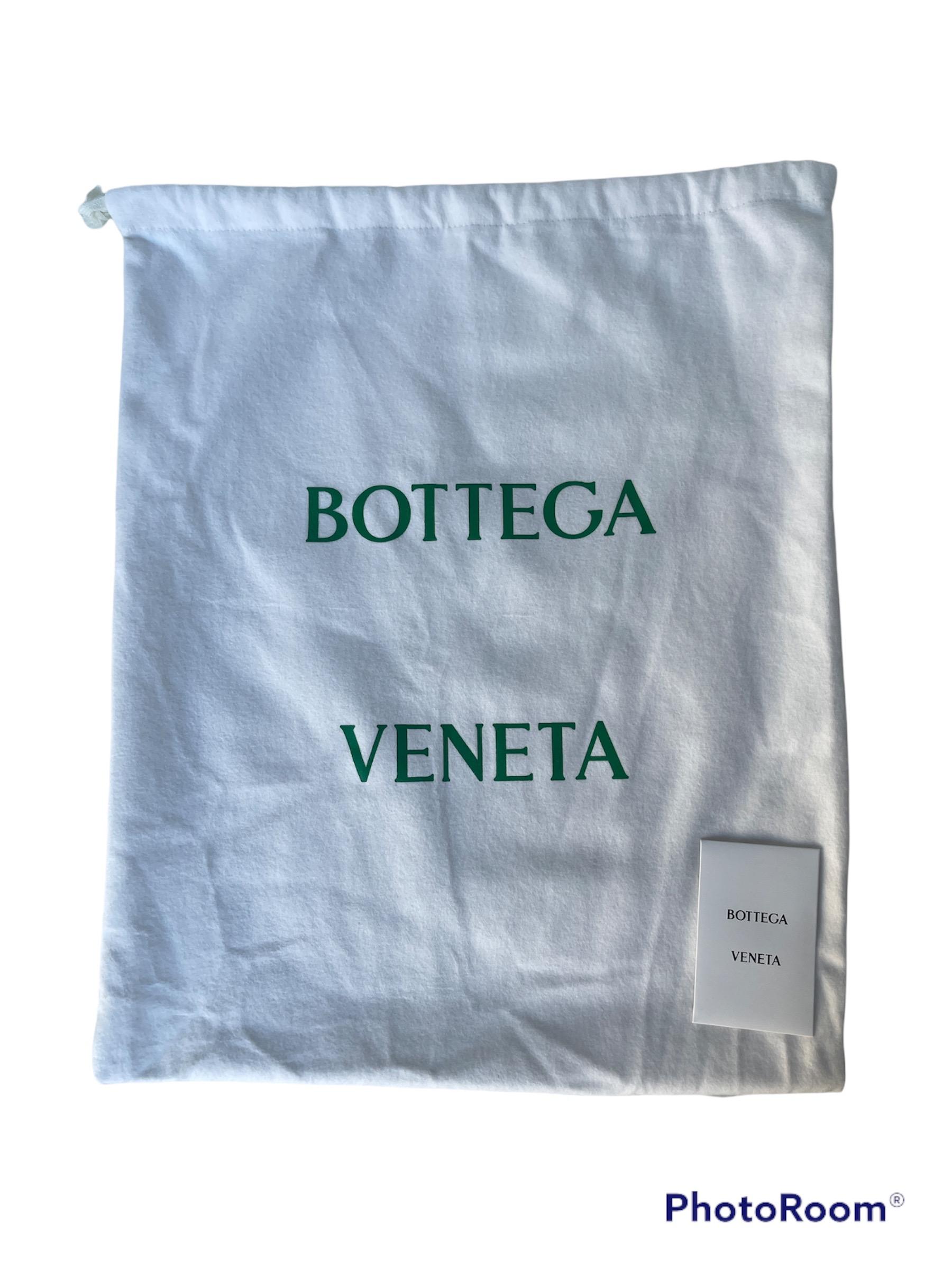 Bottega Veneta BV Porridge Shearling The Pouch Chain Shoulder Bag rt $4, 100 2
