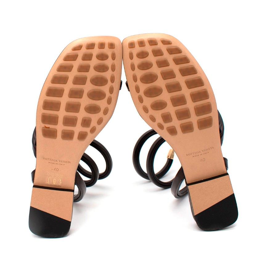 Bottega Veneta BV Sandalias planas espirales marrón chocolate - US 9.5 en venta 3