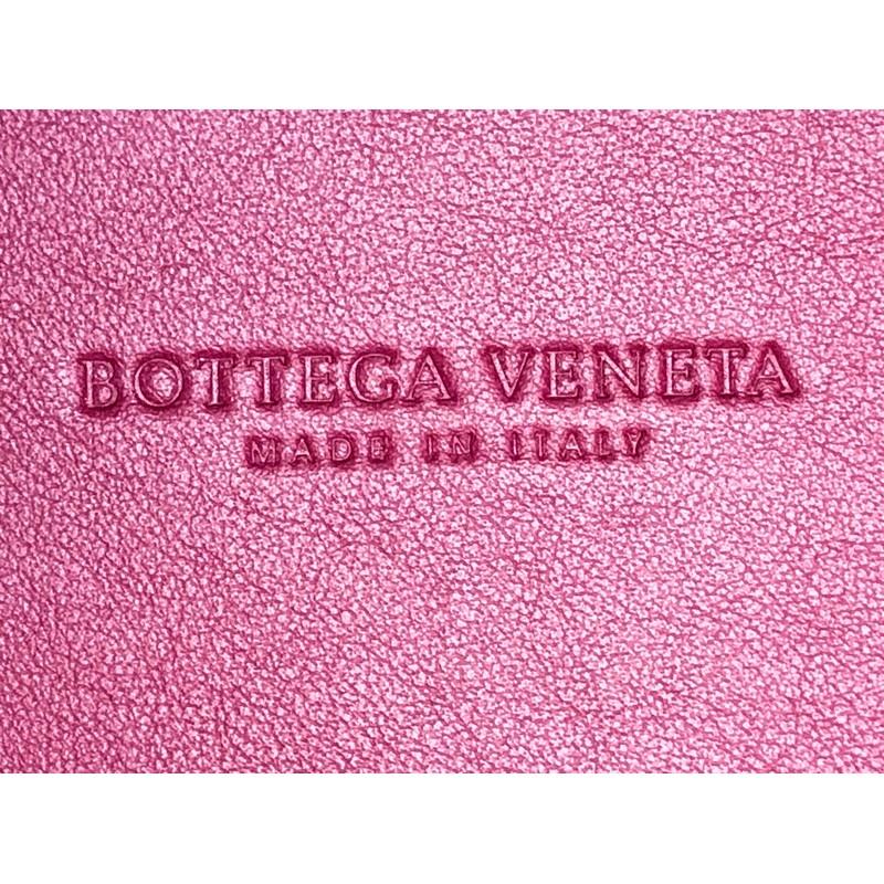 Women's or Men's Bottega Veneta BV Swoop Bag Padded Leather Small