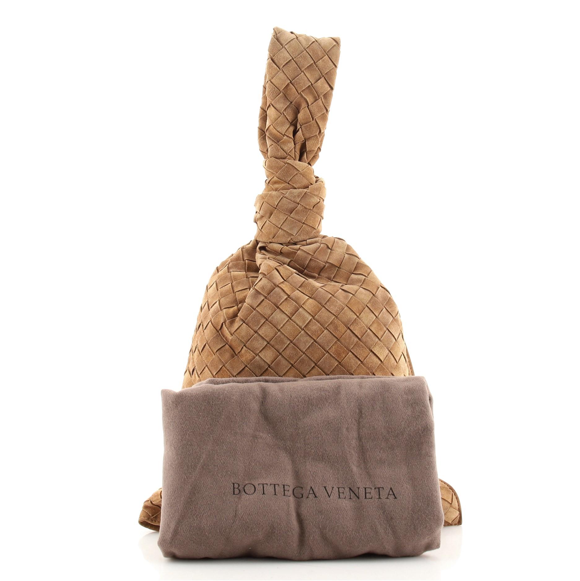 Condition: Great. Light odor in interior. Minor wear on exterior and handle, scratches on hardware.
Accessories: Dust Bag
Measurements: Handle Drop 5
