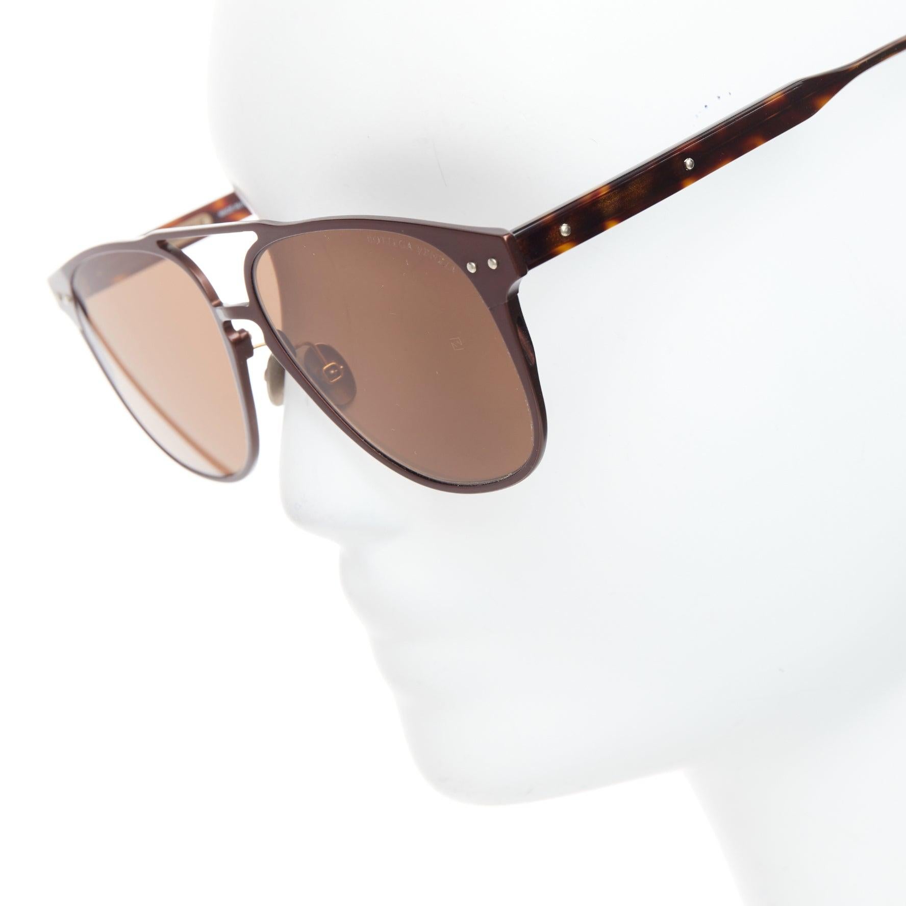 Lunettes de soleil aviateur BOTTEGA VENETA BV0212S Brown logo aluminium en vente 1