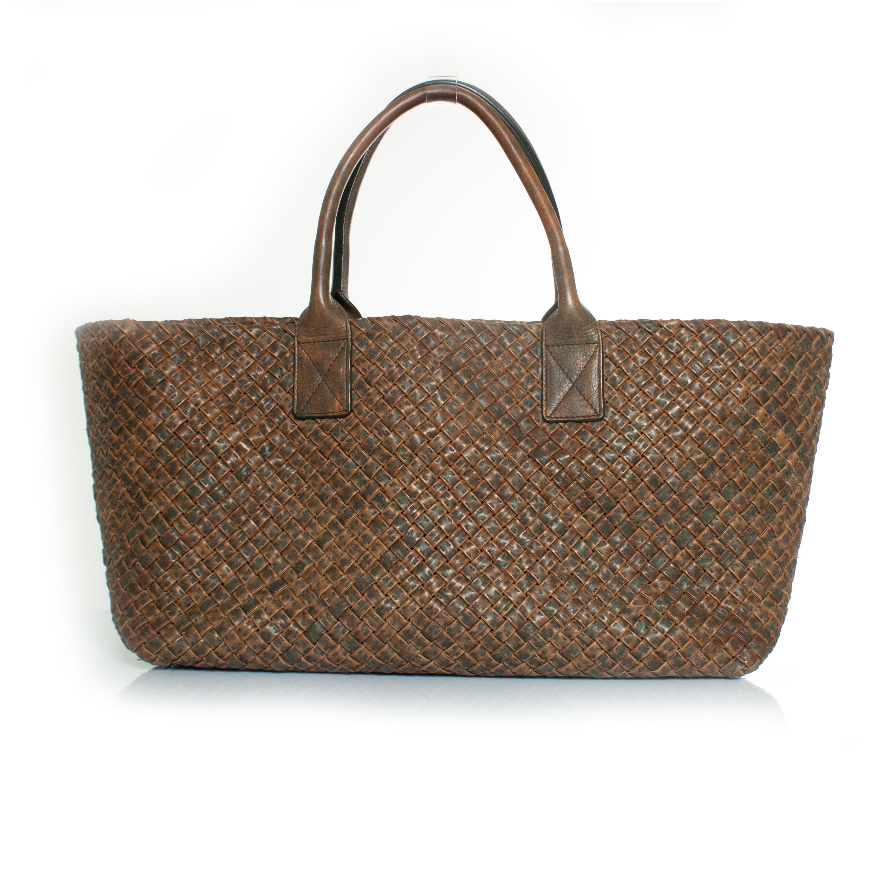 Bottega Veneta, Cabas tote in Khaki color In Good Condition For Sale In AMSTERDAM, NL