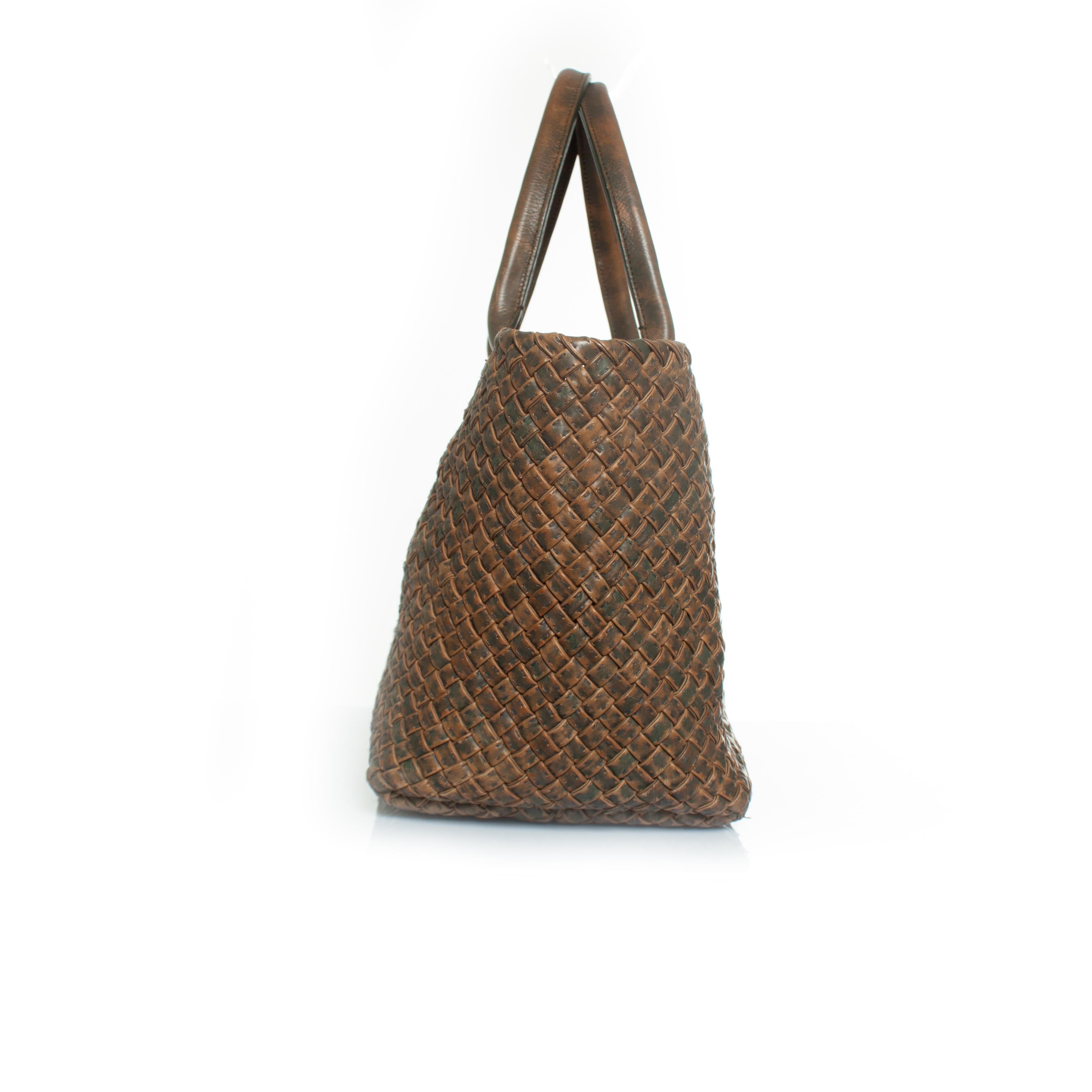 Women's Bottega Veneta, Cabas tote in Khaki color For Sale