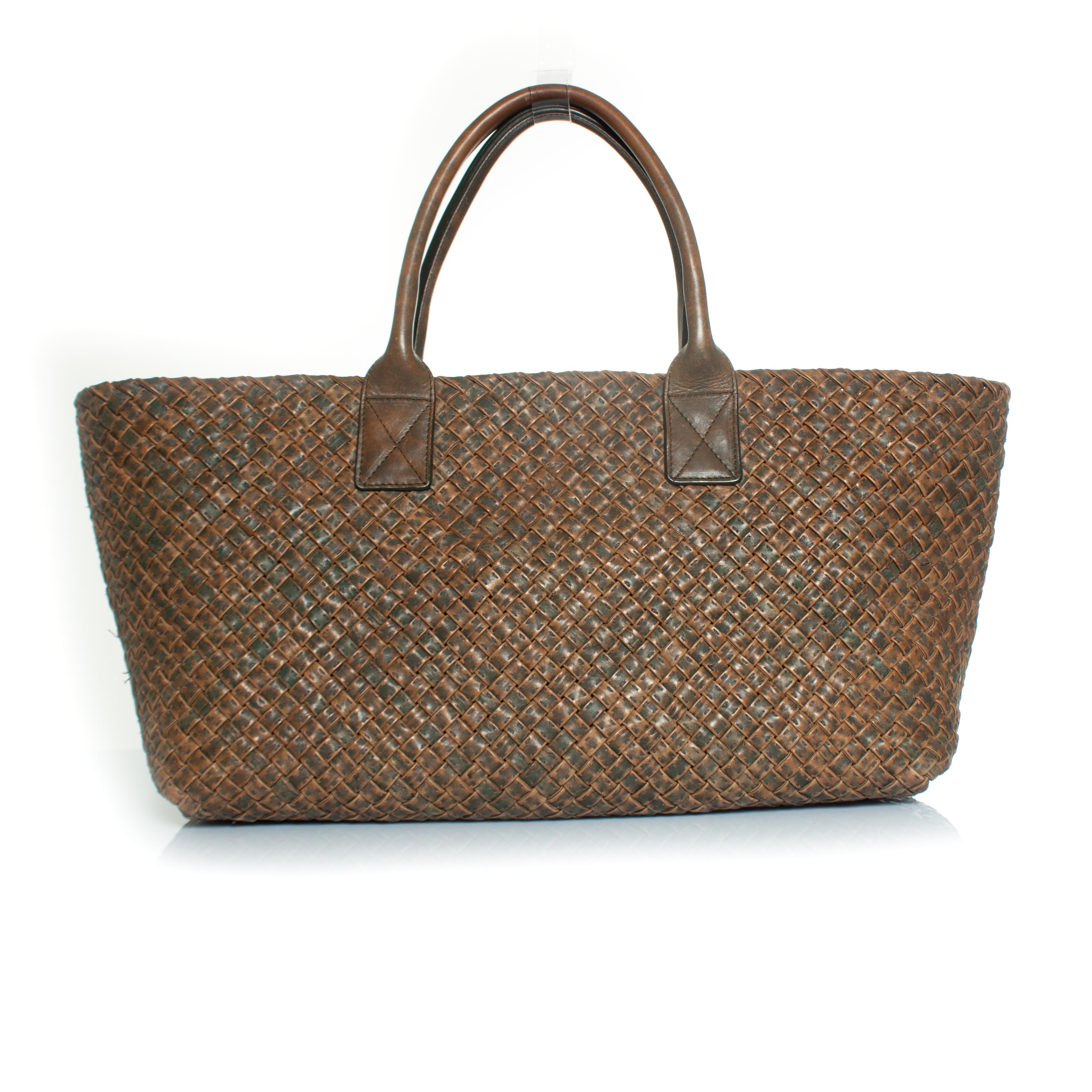 Bottega Veneta, Cabas tote in Khaki color For Sale 1