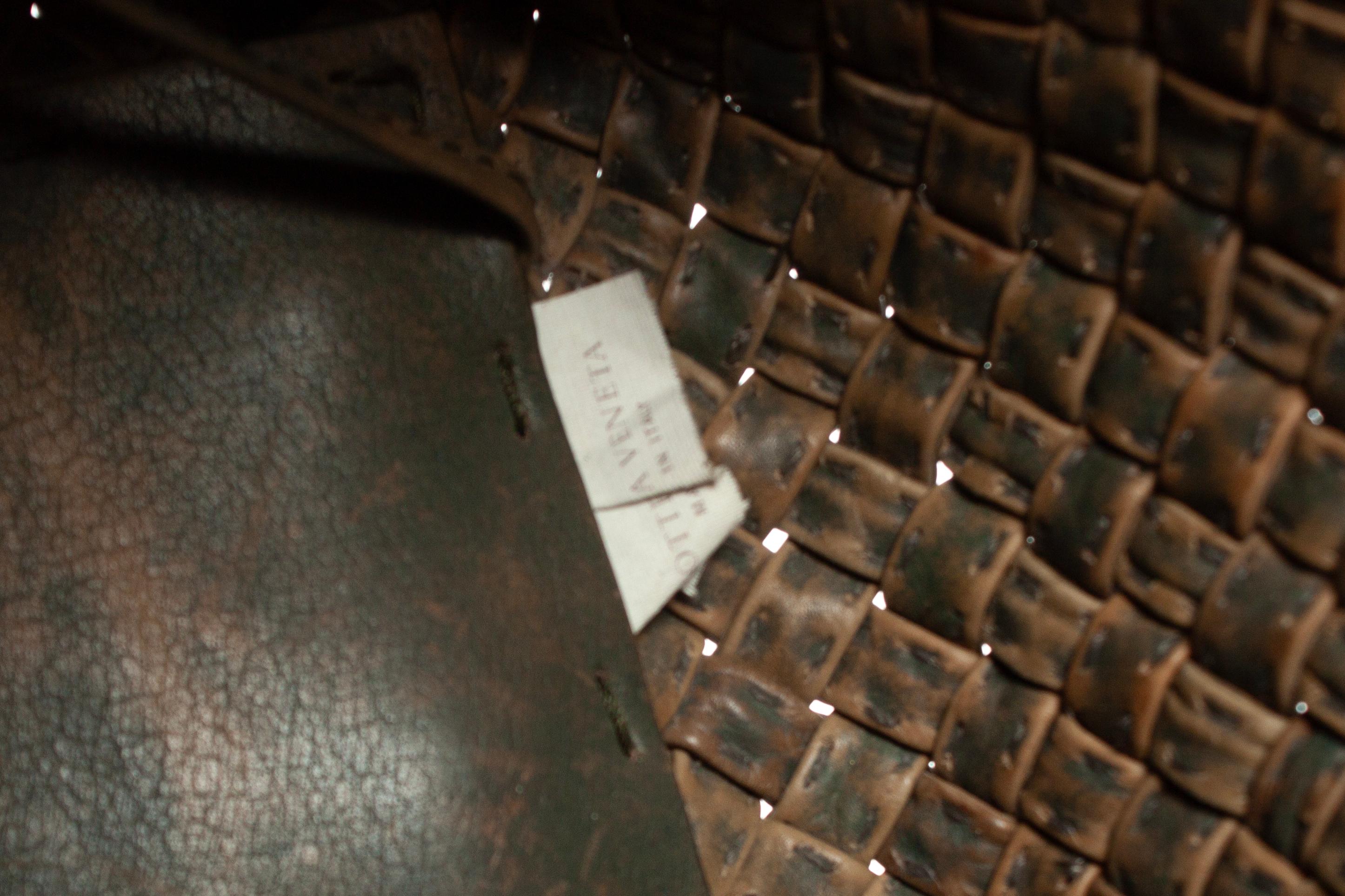 Bottega Veneta, Cabas tote in Khaki color For Sale 2