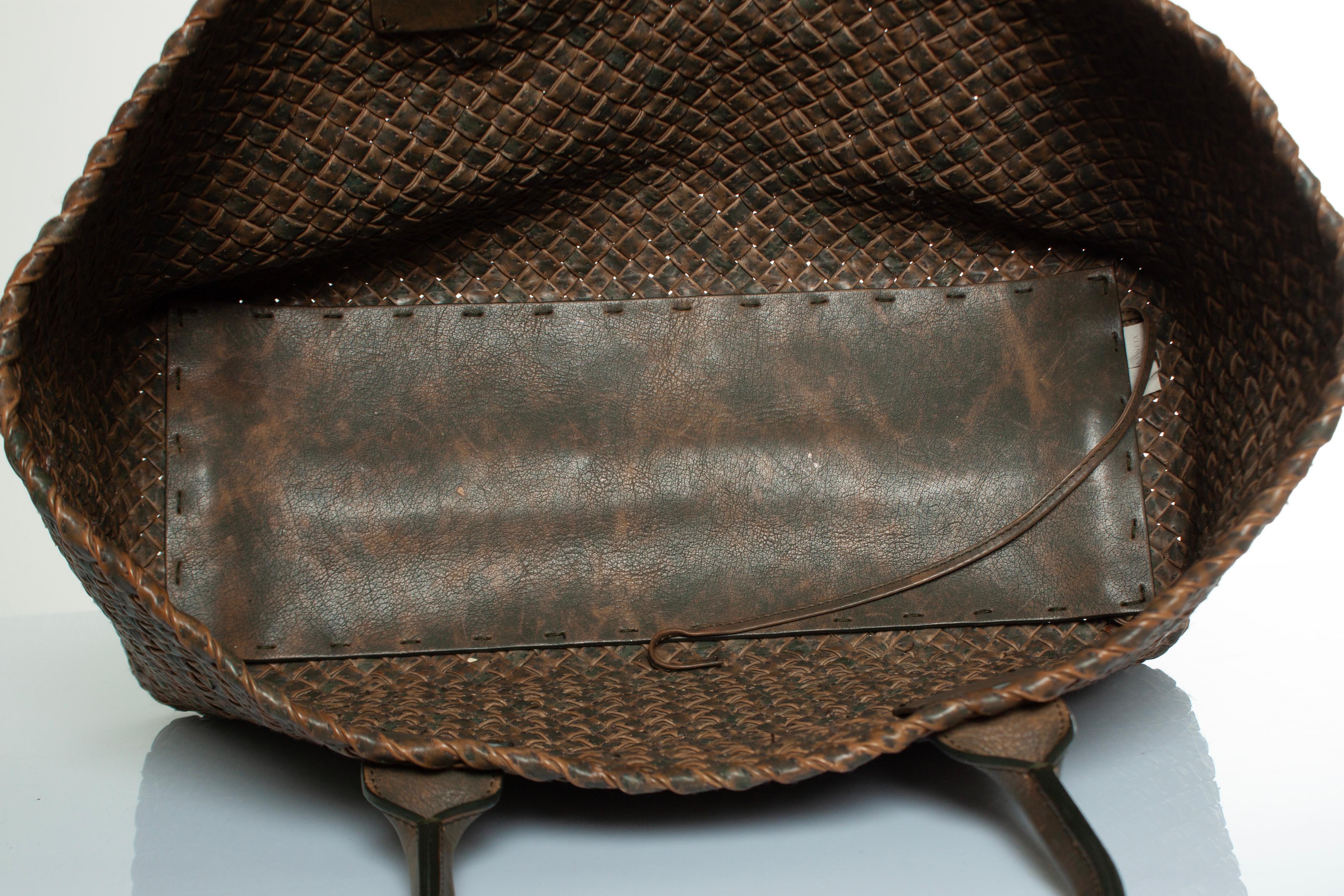 Bottega Veneta, Cabas tote in Khaki color For Sale 4
