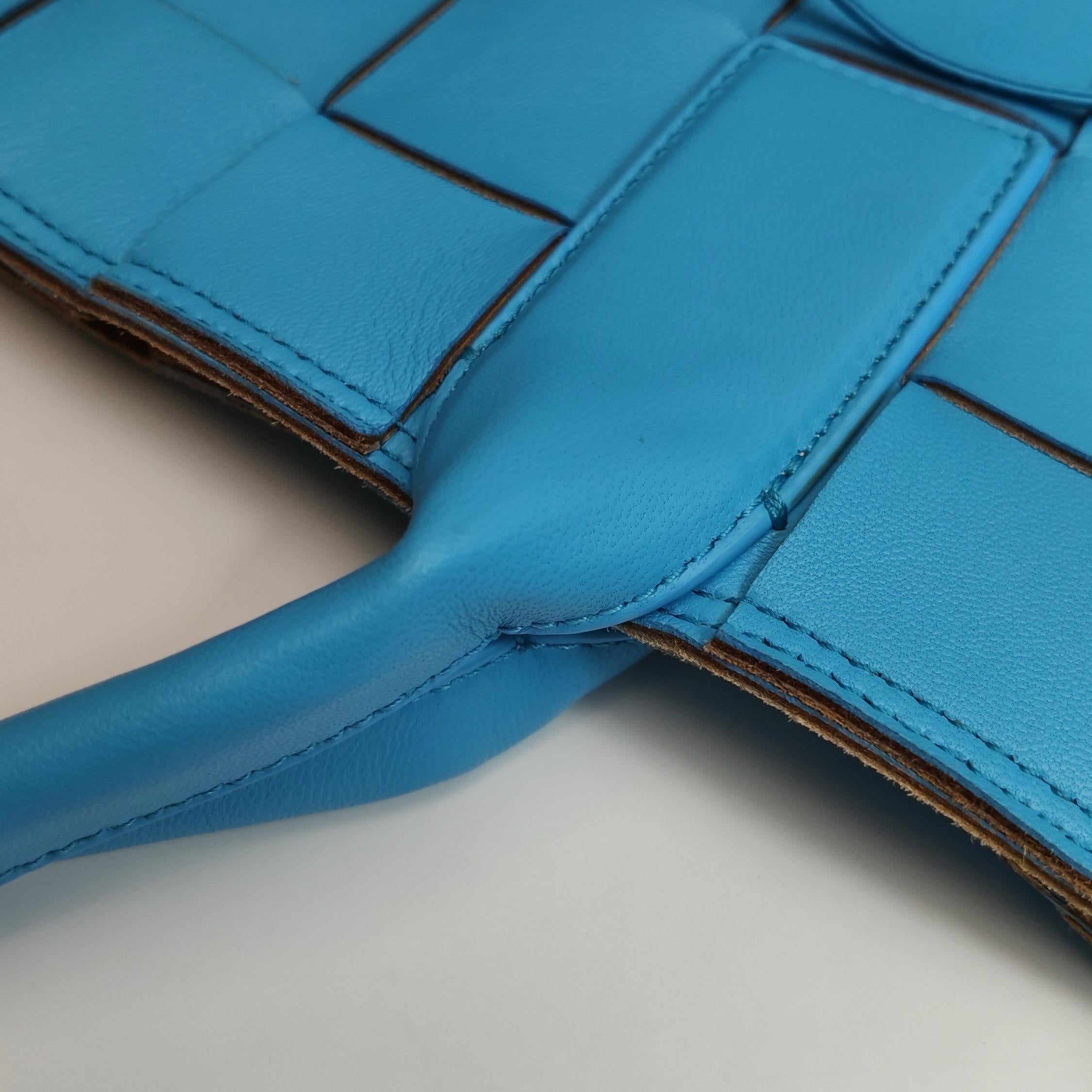 Bottega Veneta Cabat Large Bleu Large Intreccio Leather Brown Suede Tote Bag en vente 9