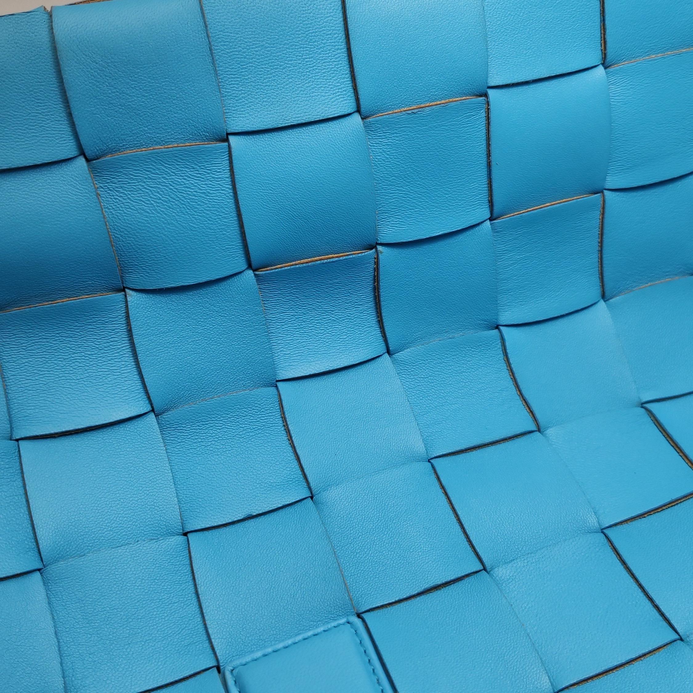Bottega Veneta Cabat Large Bleu Large Intreccio Leather Brown Suede Tote Bag en vente 14