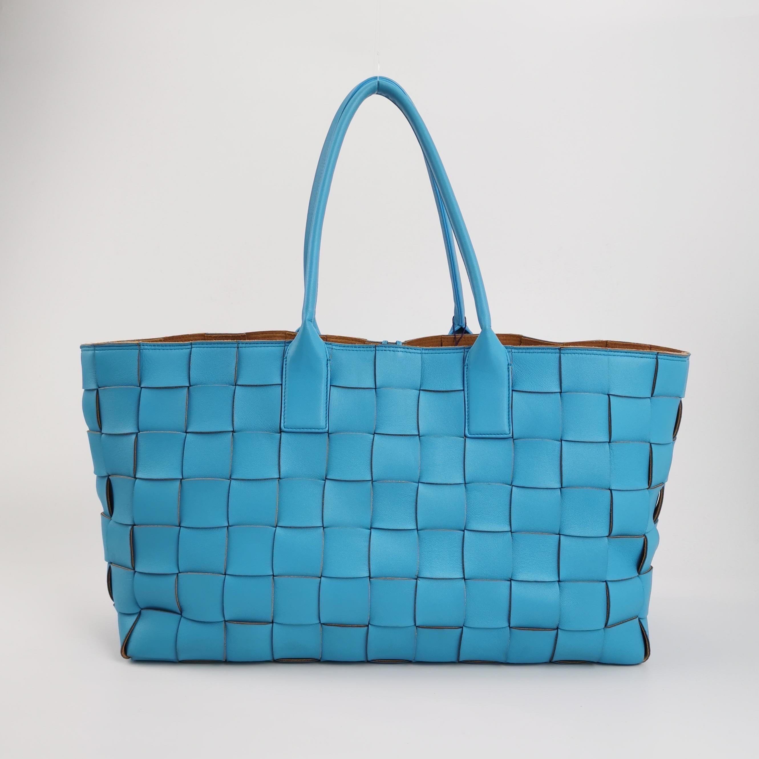 Bottega Veneta Cabat Large Bleu Large Intreccio Leather Brown Suede Tote Bag en vente 1