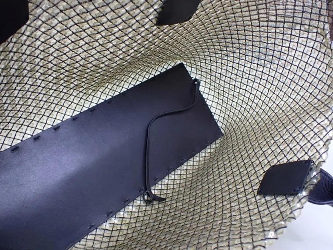 Bottega Veneta Cabat Large Intreccio Nero e Trasparente Tote in Pelle e PVC in vendita 8