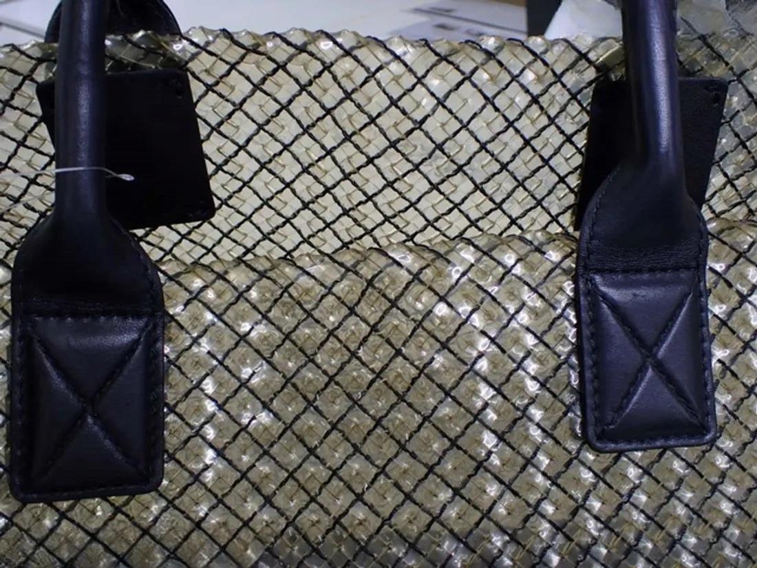 Bottega Veneta Cabat Large Intreccio Nero e Trasparente Tote in Pelle e PVC in vendita 10