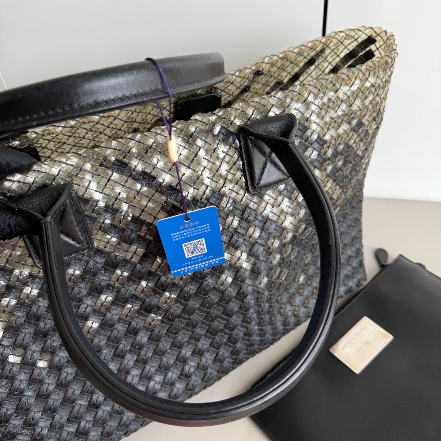 Bottega Veneta Cabat Large Intreccio Black and Transparent Leather and PVC Tote For Sale 12