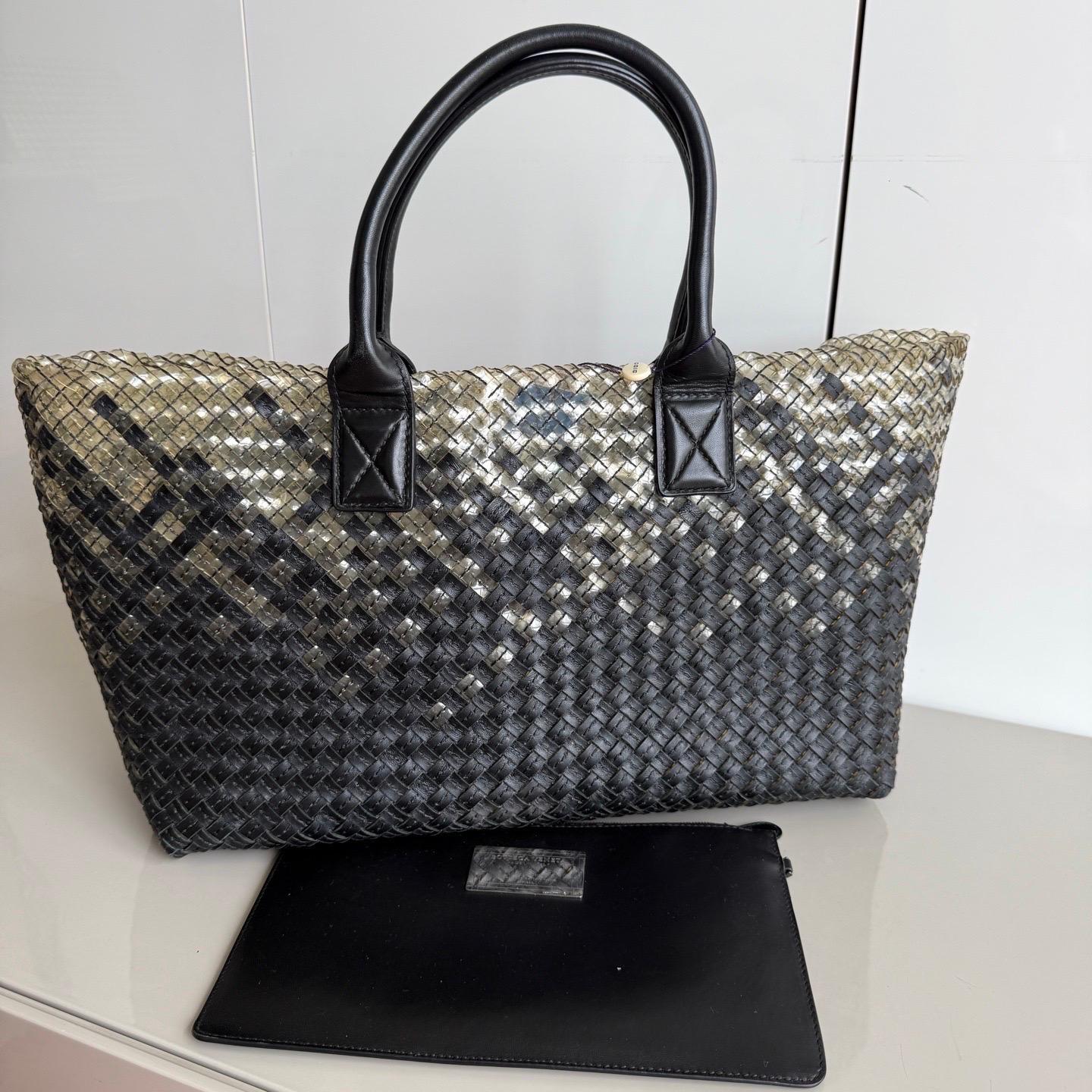 Discover the sophisticated luxury of the Bottega Veneta Cabat Intreccio Leather Tote Bag. Revel in its stylish cult design, handcrafted in a luxurious calfskin leather with the signature intreccio weave. 

Take each Bottega Veneta artisan 2 entires