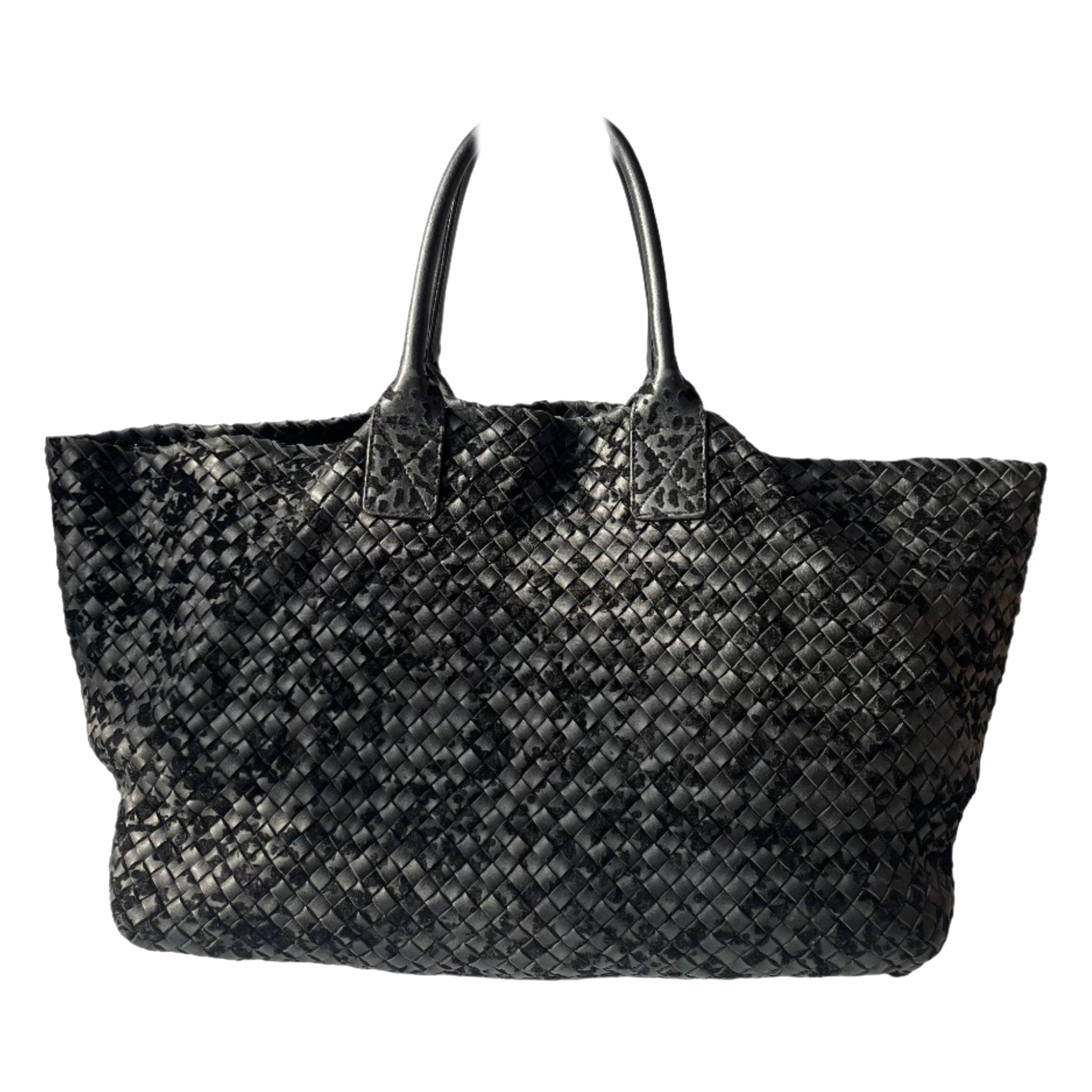 Bottega Veneta Cabat Large Intreccio Schwarz Leder und Samt 42cm