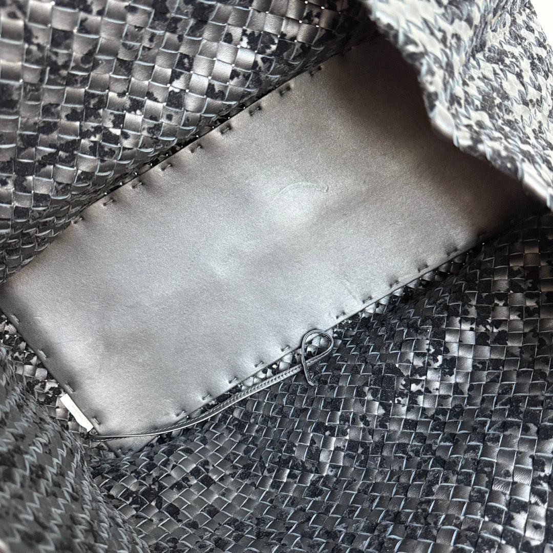 Bottega Veneta Cabat Large Intreccio Black Leather and Velvet 48cm For Sale 13