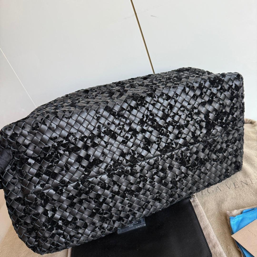 Bottega Veneta Cabat Large Intreccio Black Leather and Velvet 48cm For Sale 2