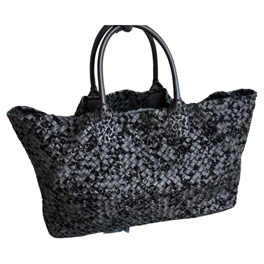 Bottega Veneta Cabat Large Intreccio Black Leather and Velvet 48cm For Sale