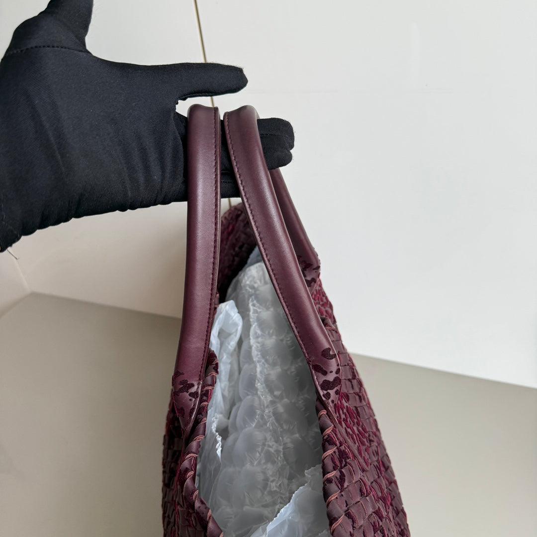 Bottega Veneta Cabat Large Intreccio Burgundy Leather and Velvet 40cm For Sale 4