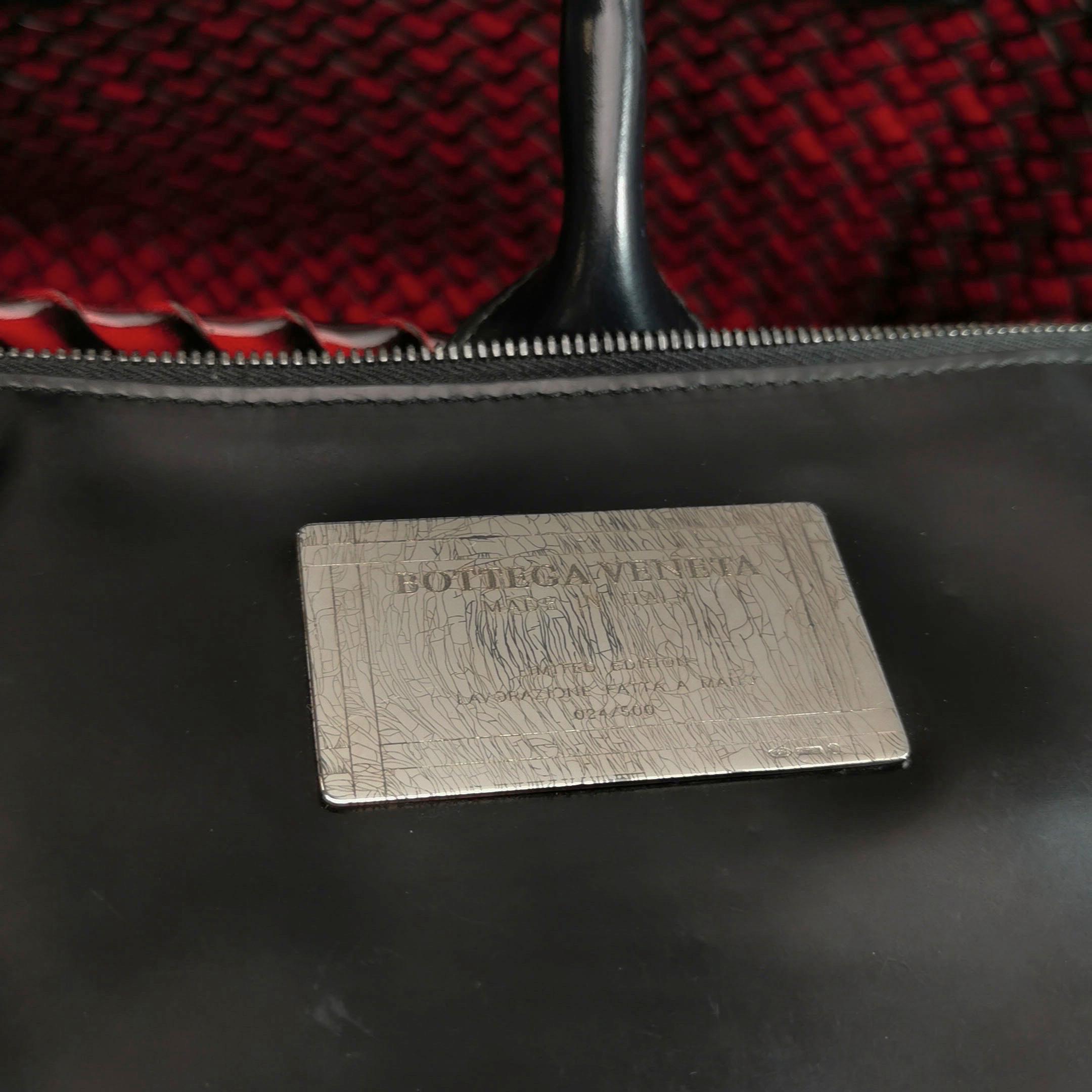 Bottega Veneta Cabat Large Intreccio Borgogna in vernice 40cm in vendita 7