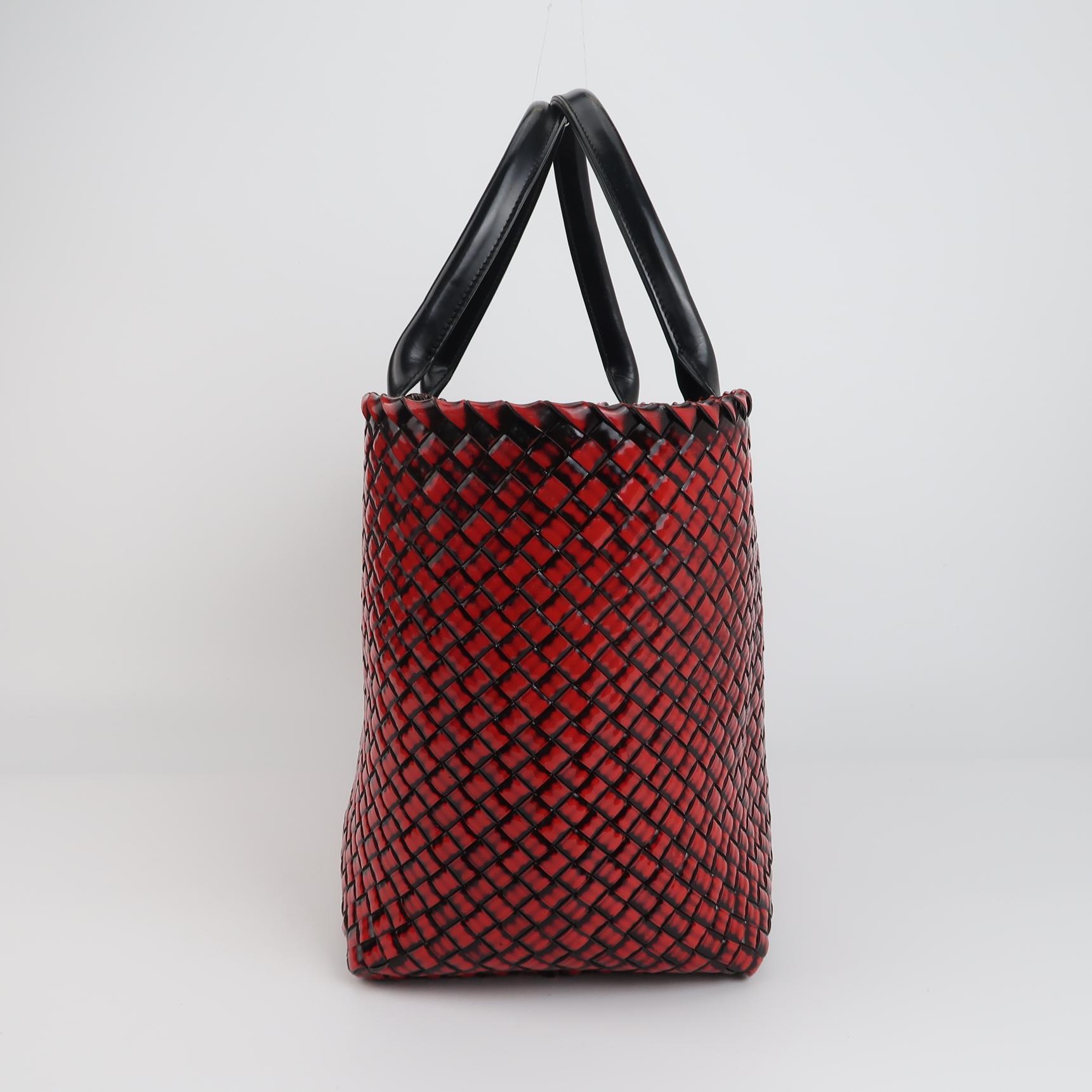 Nero Bottega Veneta Cabat Large Intreccio Borgogna in vernice 40cm in vendita