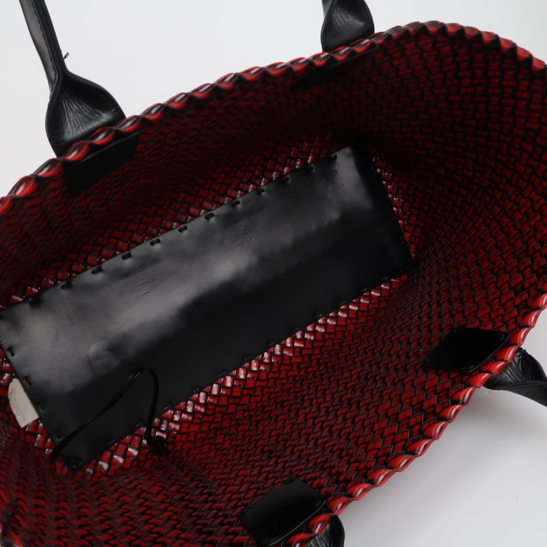 Bottega Veneta Cabat Large Intreccio Borgogna in vernice 40cm in vendita 1