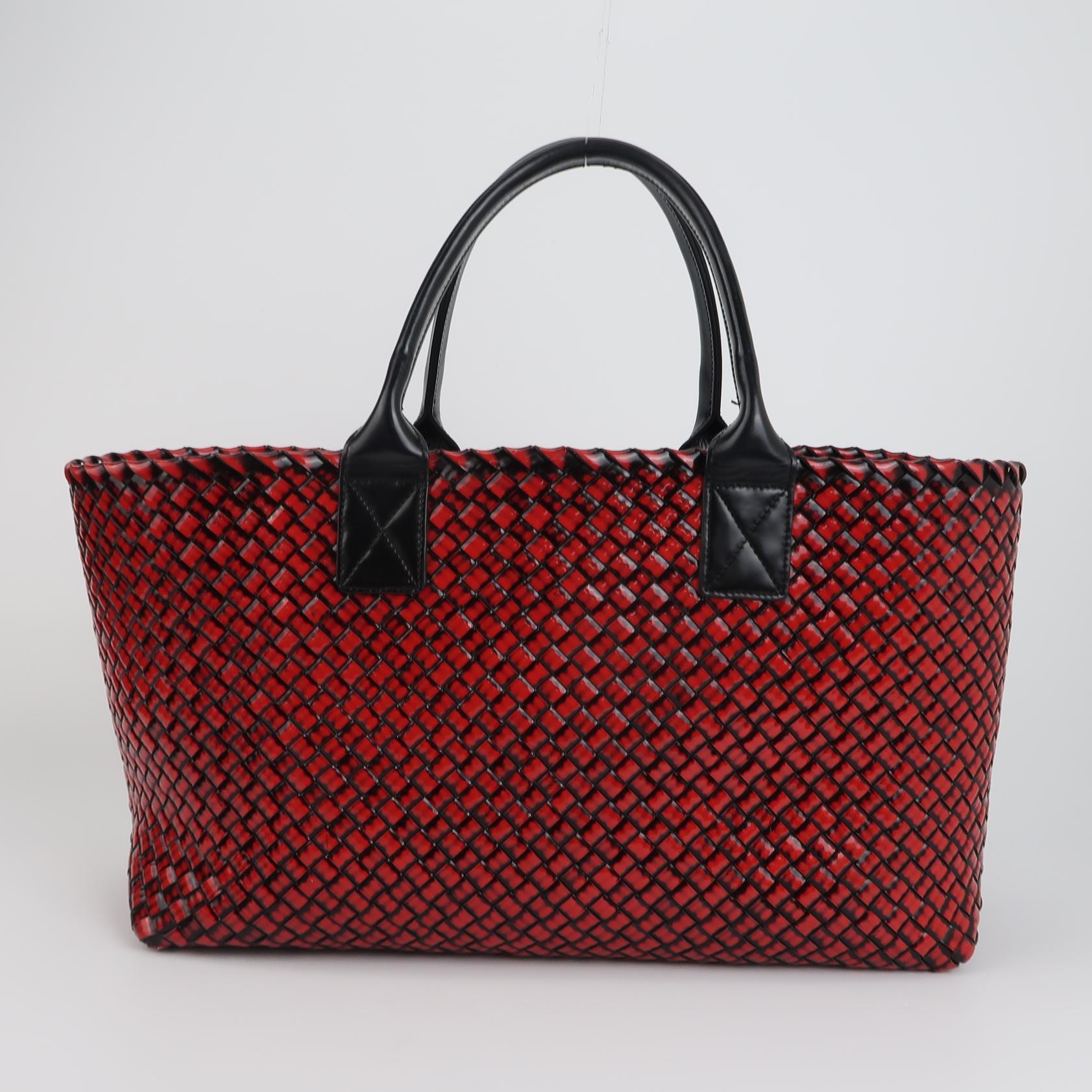 Bottega Veneta Cabat Large Intreccio Borgogna in vernice 40cm in vendita 3