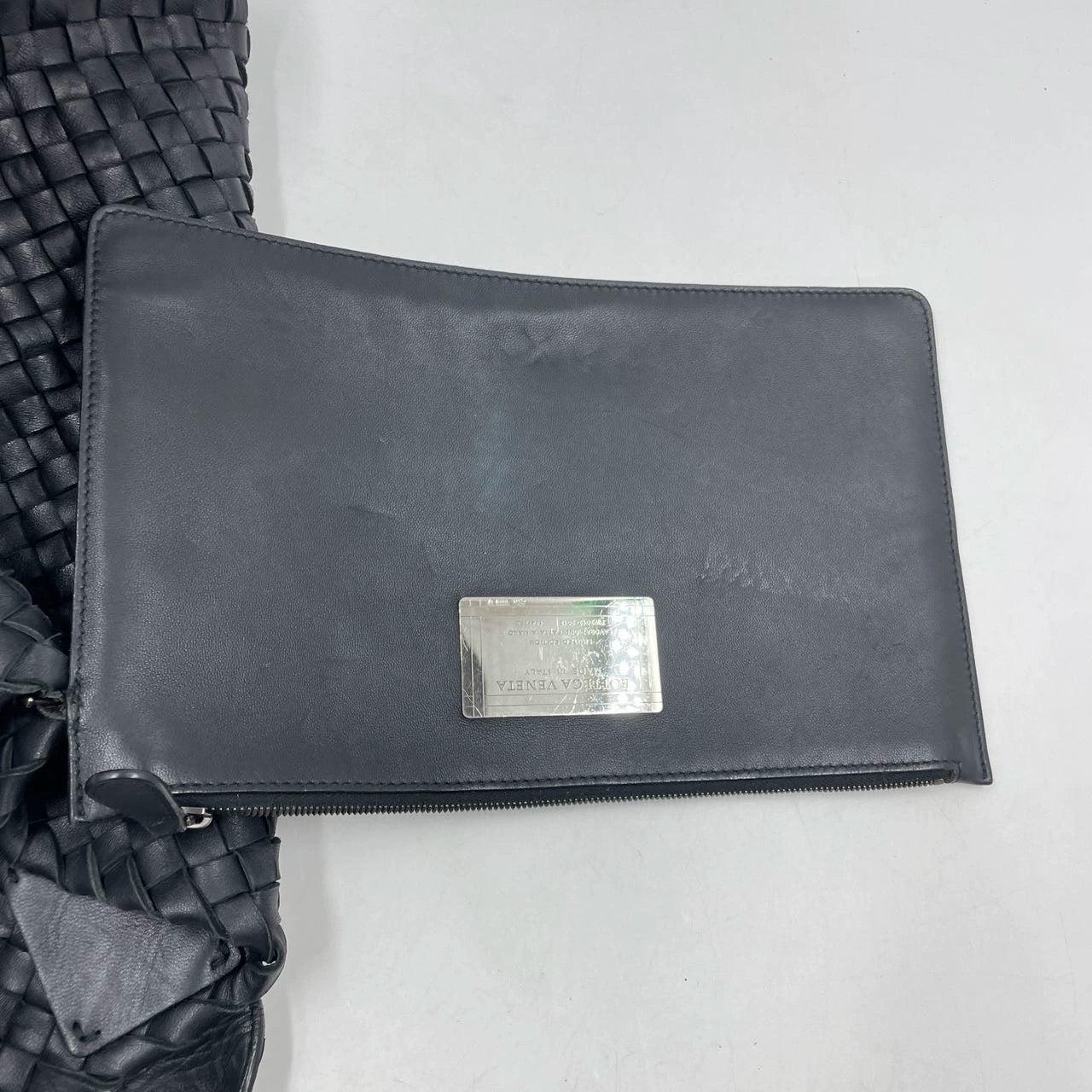 Bottega Veneta Cabat Large Intreccio Leather Tote Bag Black 45cm In Excellent Condition In AUBERVILLIERS, FR