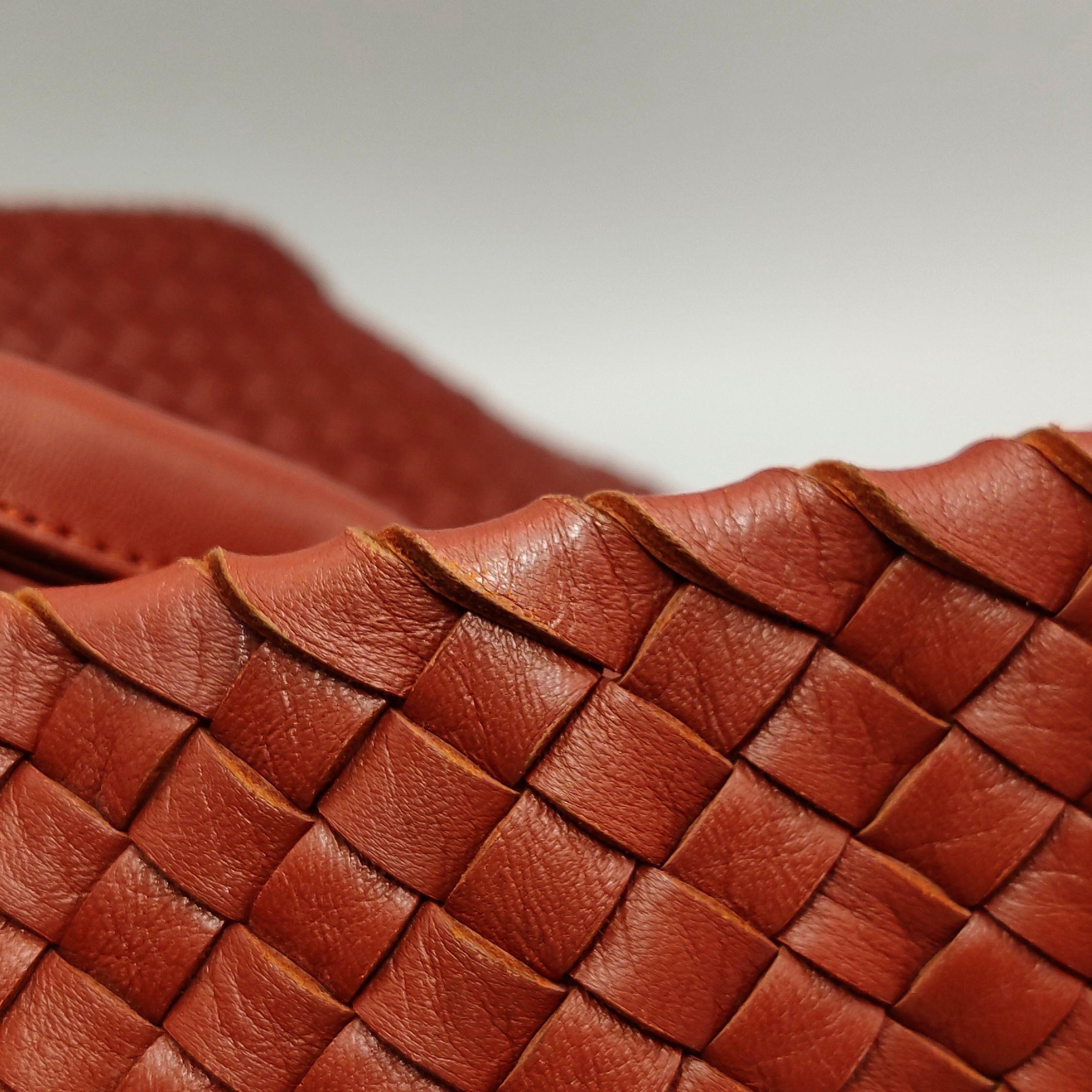 Bottega Veneta Cabat Large Intreccio Leather Tote Bag Brick Red 41.5cm en vente 6