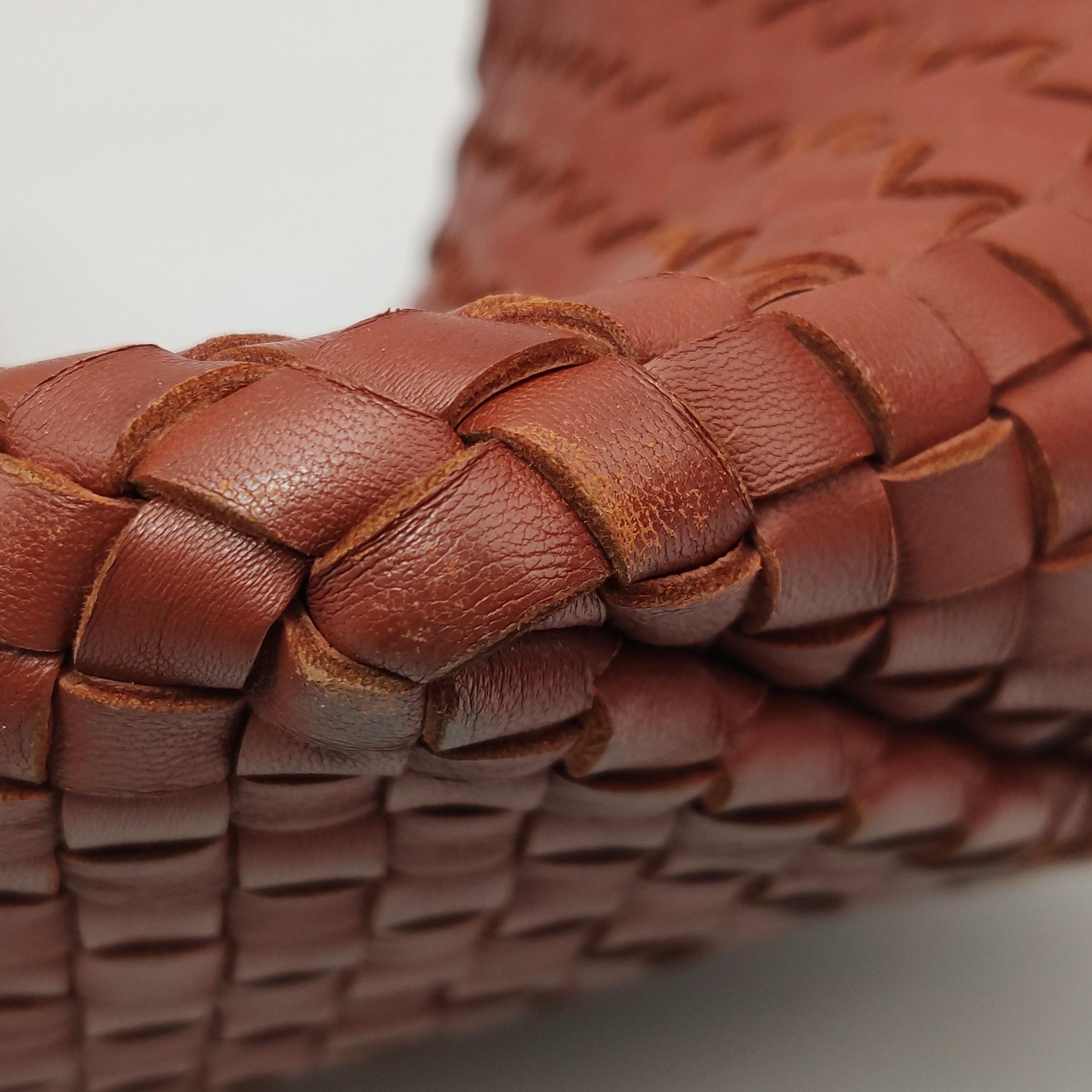 Bottega Veneta Cabat Large Intreccio Leather Tote Bag Brick Red 41.5cm en vente 9