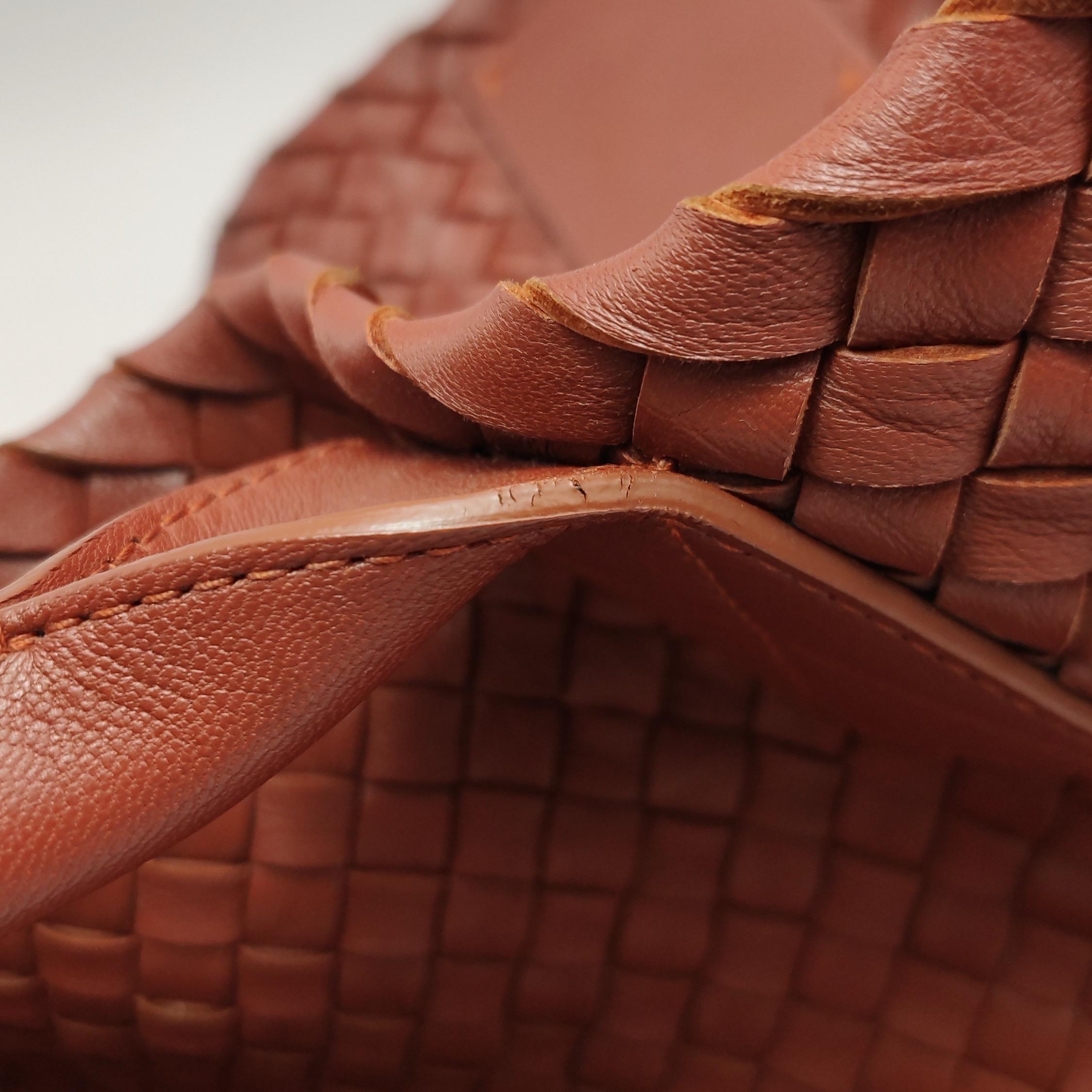 Bottega Veneta Cabat Large Intreccio Leather Tote Bag Brick Red 41.5cm en vente 11