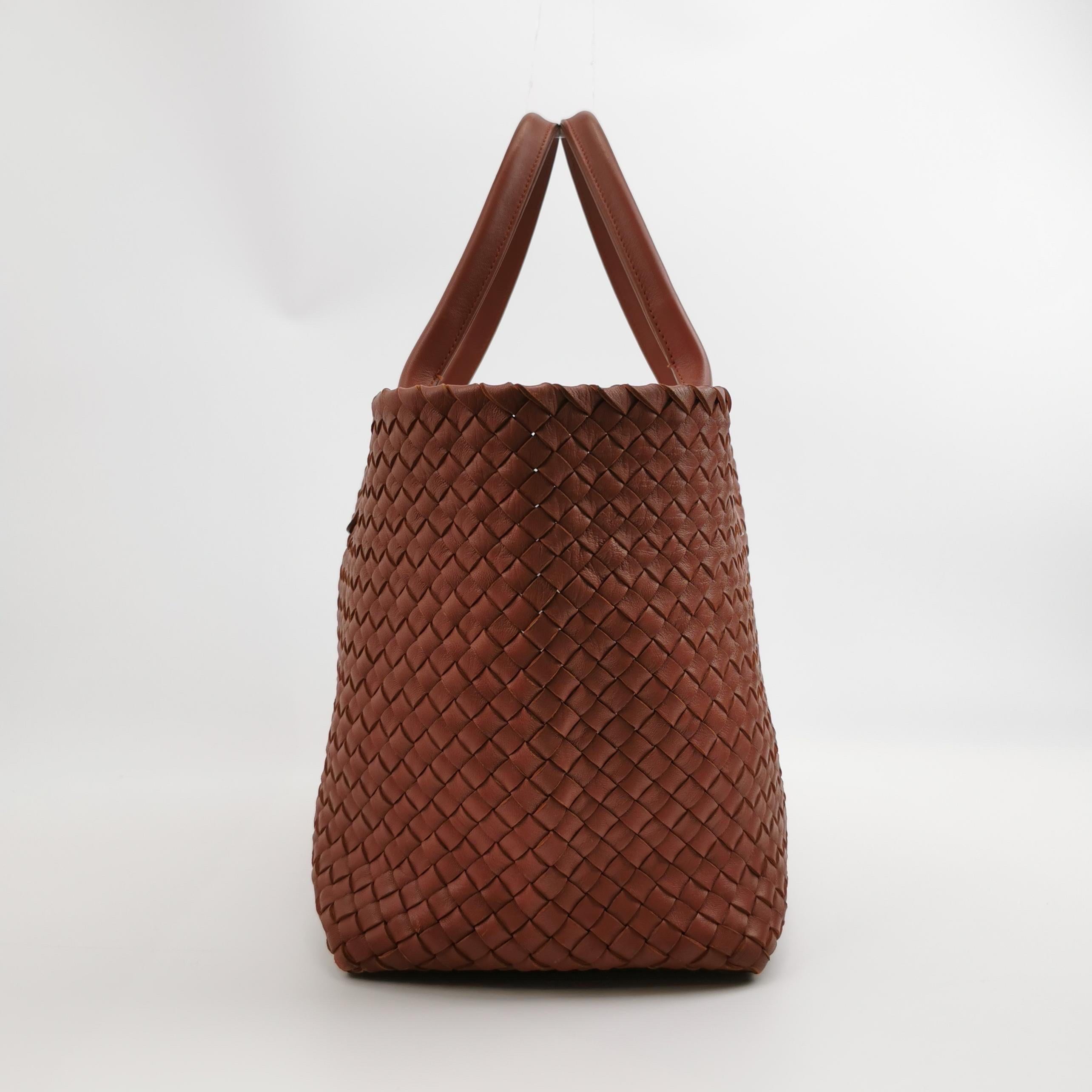 Bottega Veneta Cabat Large Intreccio Leather Tote Bag Brick Red 41.5cm Pour femmes en vente