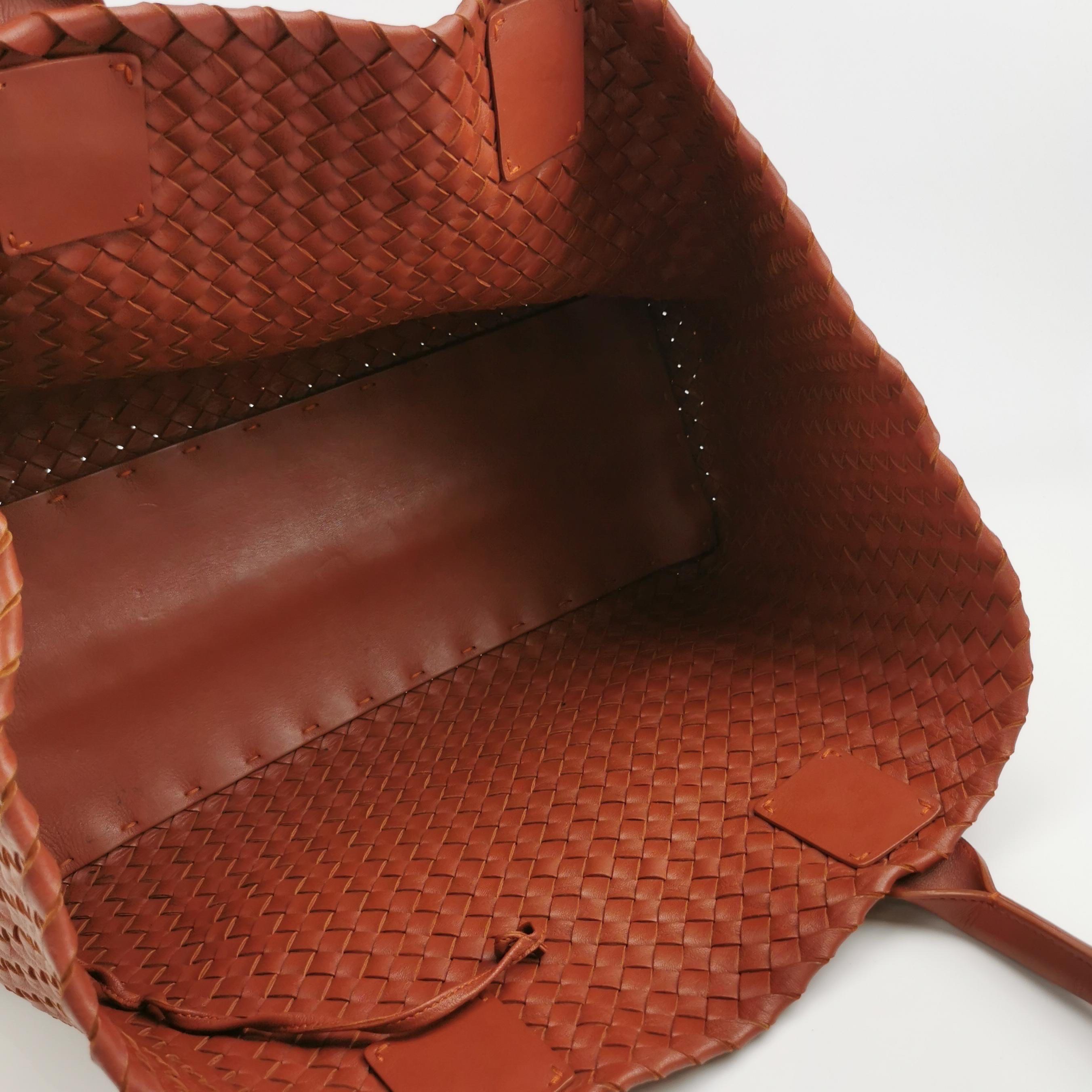 Bottega Veneta Cabat Large Intreccio Leather Tote Bag Brick Red 41.5cm en vente 4